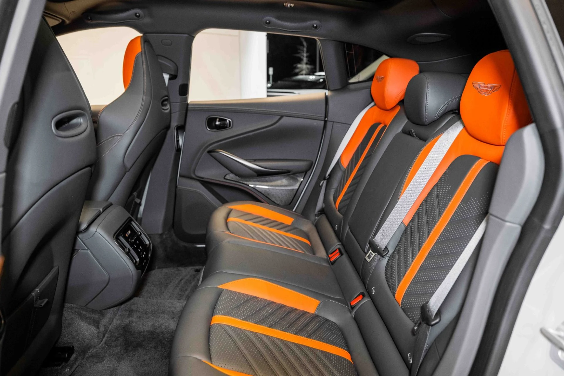 mph013_1822582588_Used_2024_Aston_Martin_DBX_707_1701892795_b1d0fffa0b