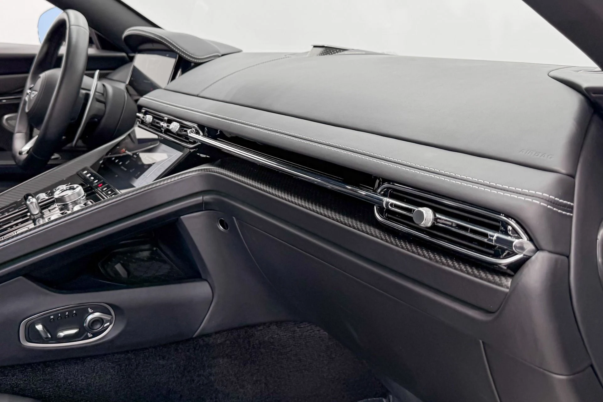 mph013_1825376423_Used_2024_Aston_Martin_DB_12_V8_Inspire_Sport_Interior_671_Horsepower_Low_M_Iles_1784830647_16f12134f0
