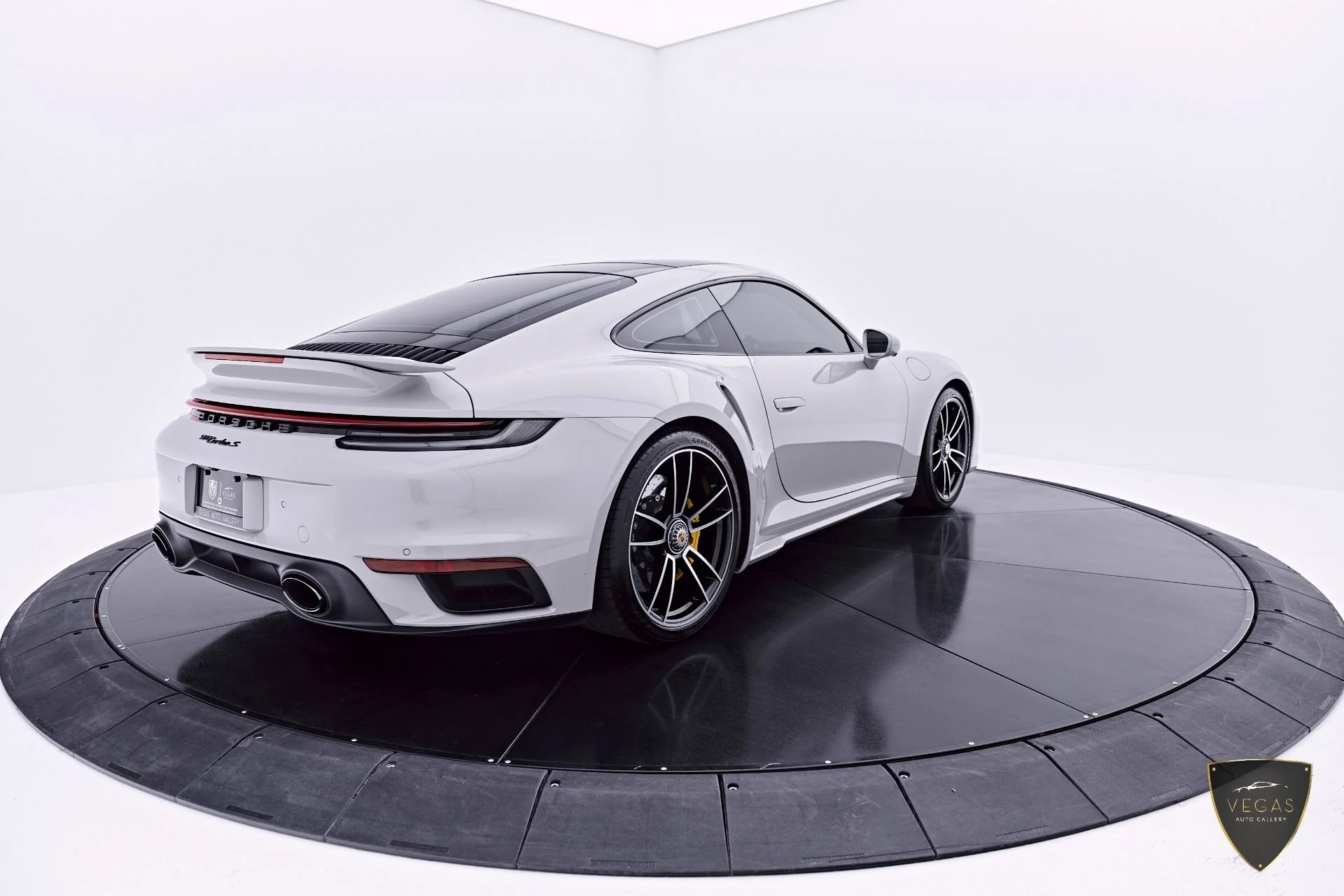 mph013_1829665598_Used_2022_Porsche_911_Turbo_S_1782757347_7af95d0328