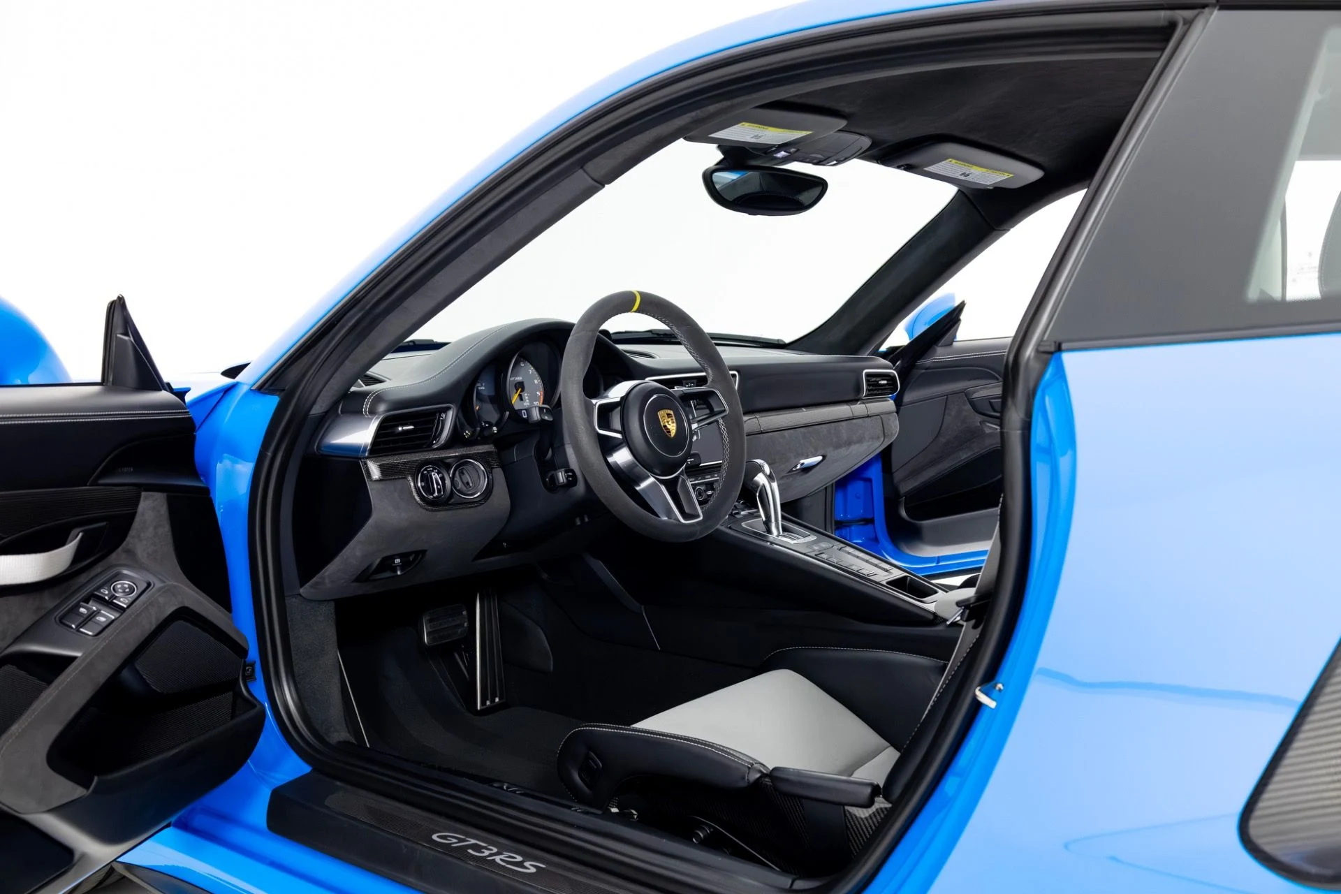 mph013_1829748905_Used_2016_Porsche_911_GT_3_RS_1769037873_fa82701095