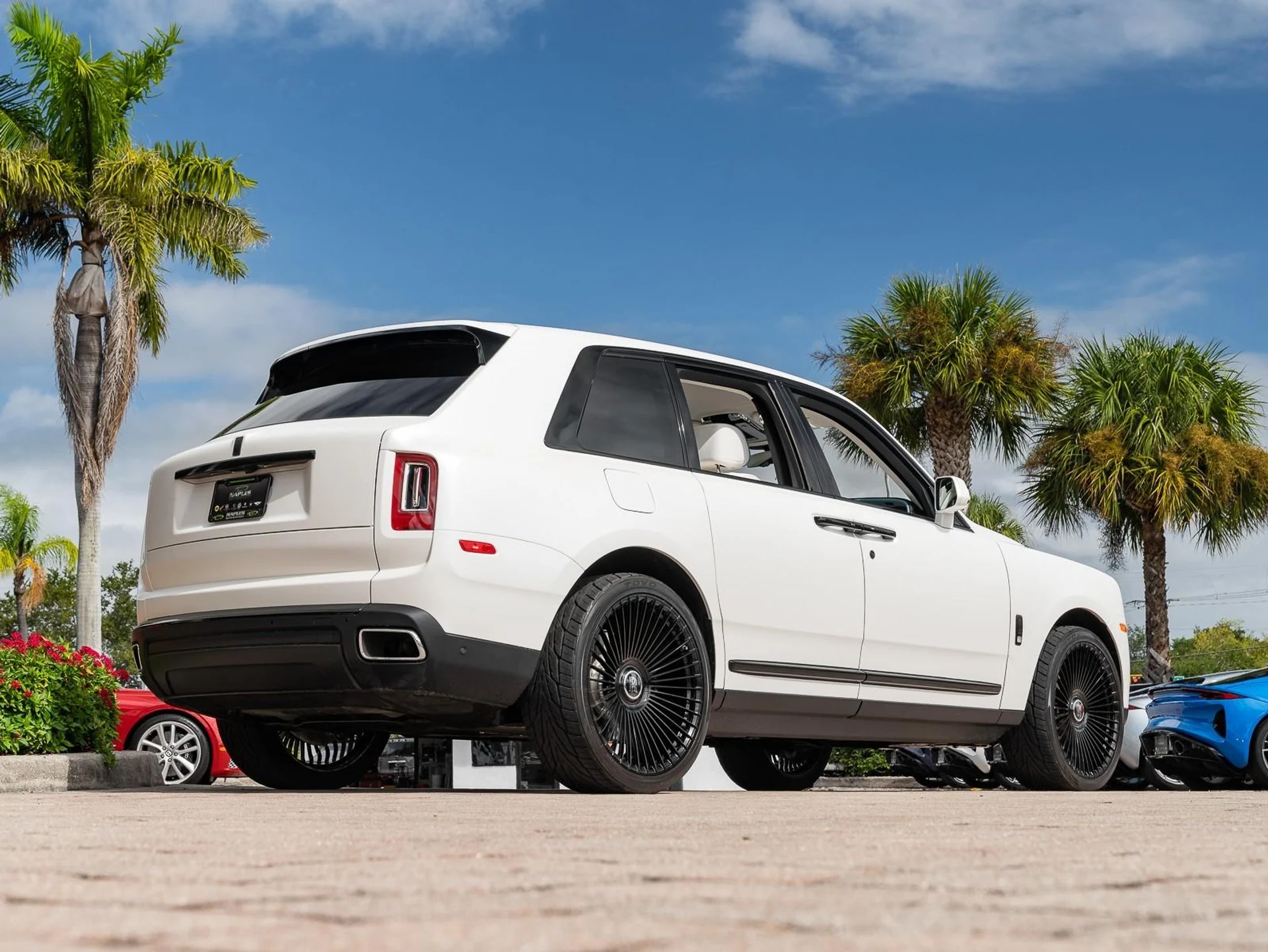 mph013_183617808_Used_2023_Rolls_Royce_Cullinan_1761685662_ed3aaaa9a5