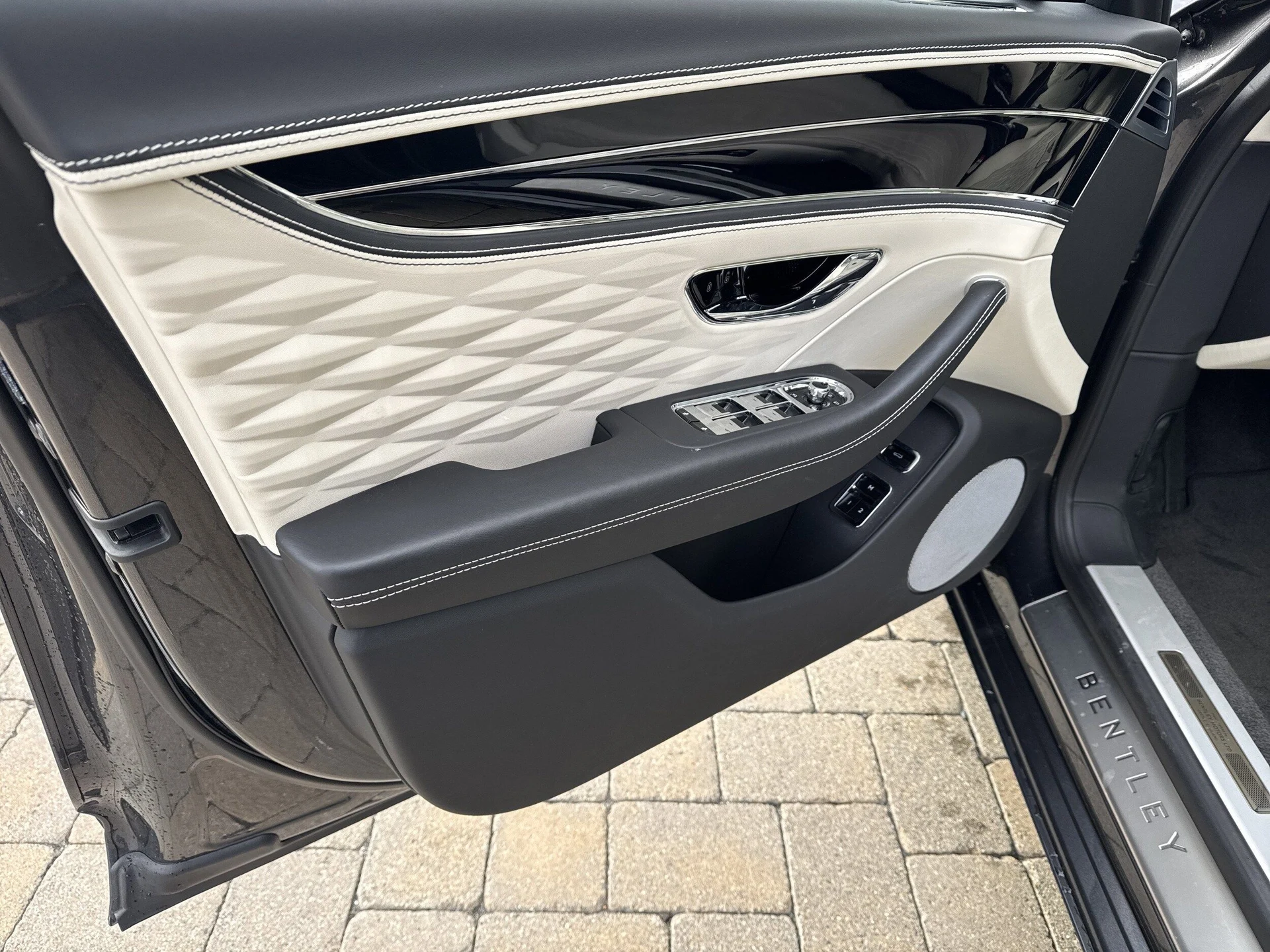 mph013_1837979522_e12675a9c5556bed98d856af68f1af61x_8191493c03