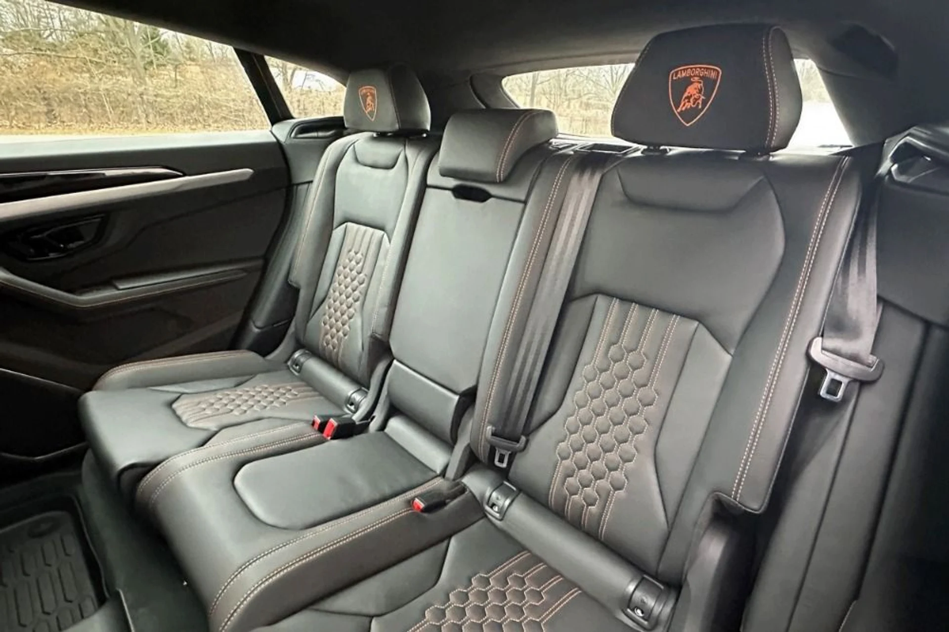 mph013_1842766130_New_2025_Lamborghini_Urus_SE_1765782567_1e00b9cd82