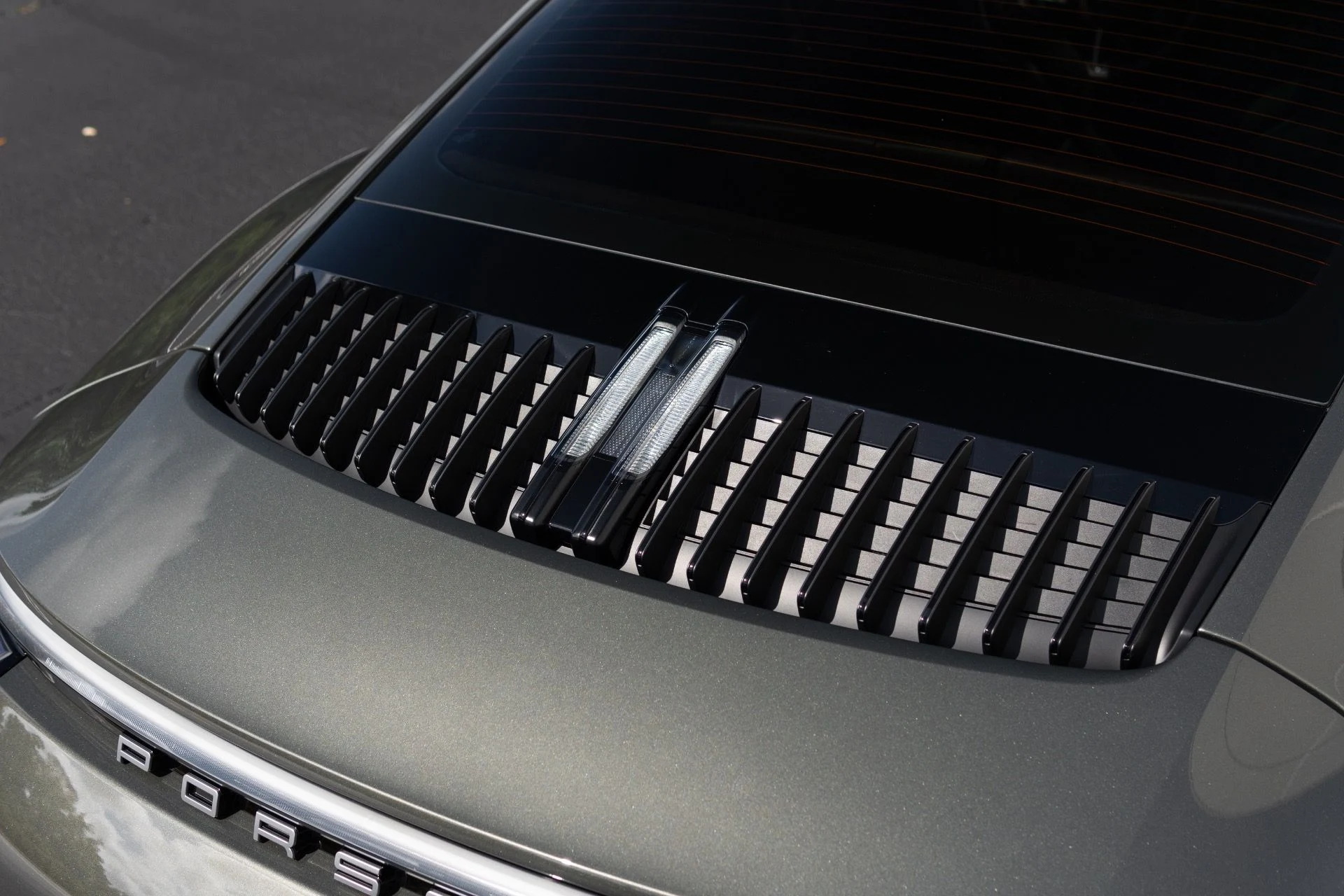 mph013_18435553_Used_2024_Porsche_911_Carrera_1772817798_41ce9e1541