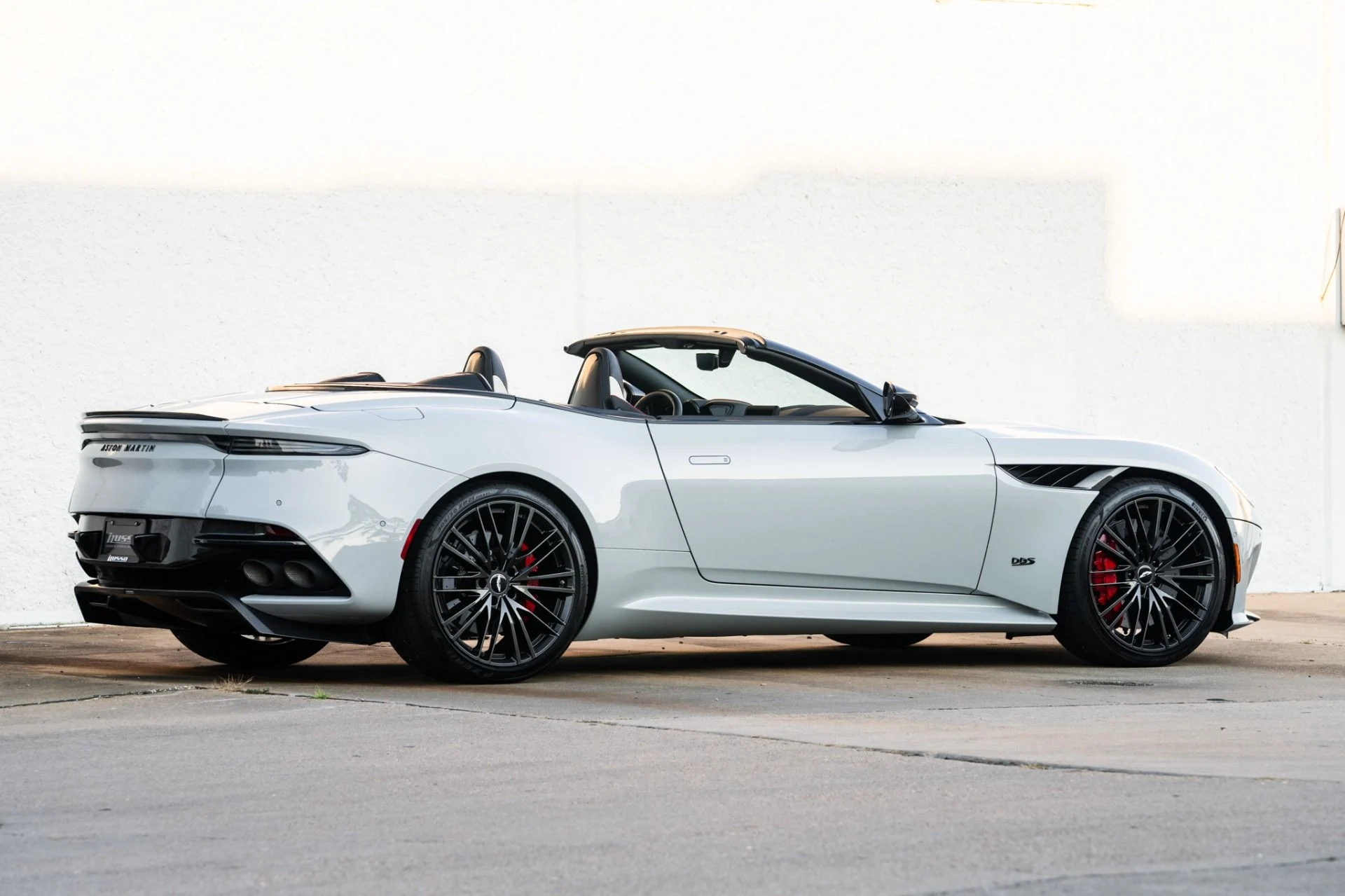 mph013_1846888602_Used_2023_Aston_Martin_DBS_Volante_1756217476_553c8b06e0