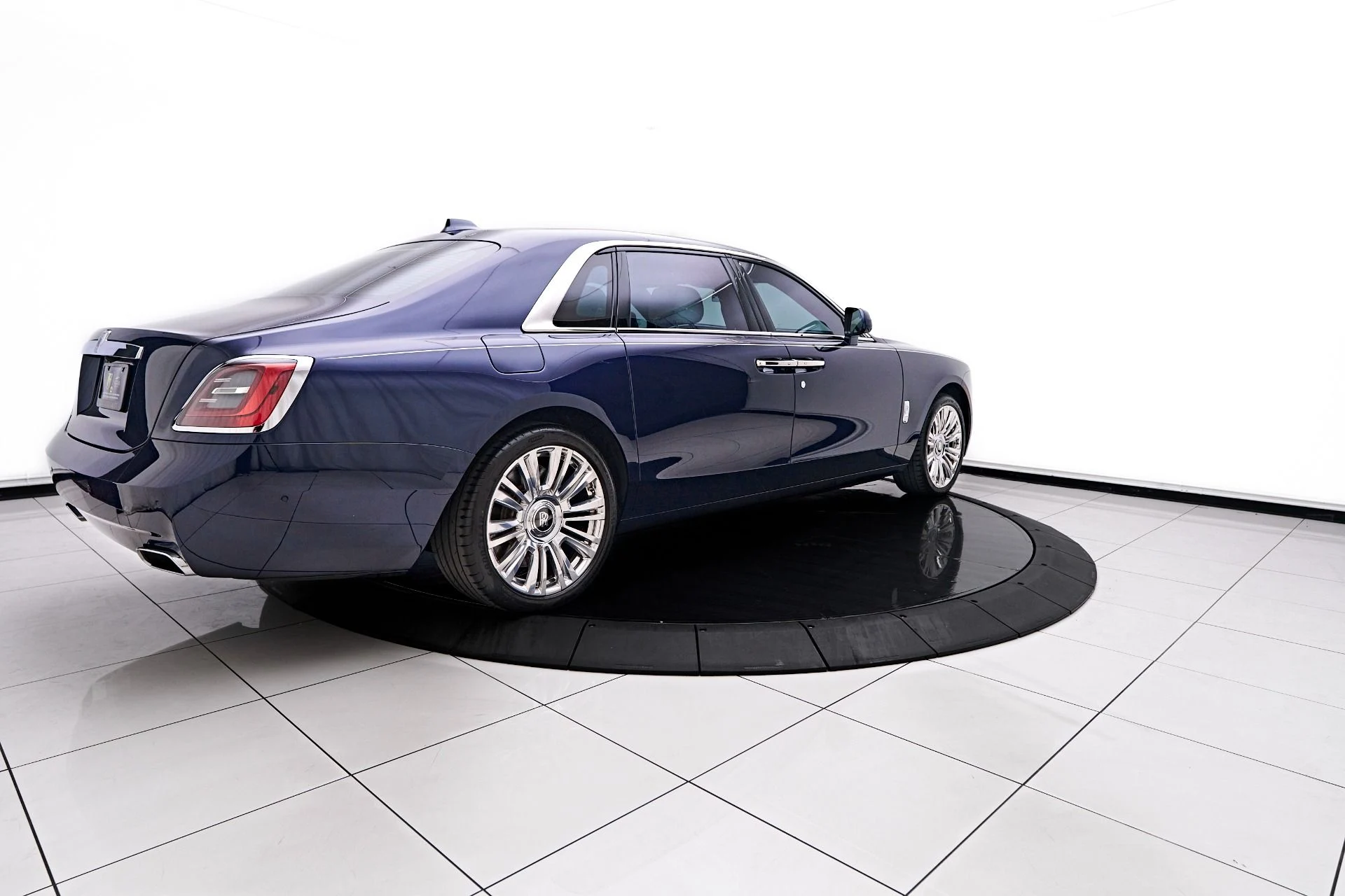 mph013_1849800380_Used_2023_Rolls_Royce_Ghost_1755200436_999827089b