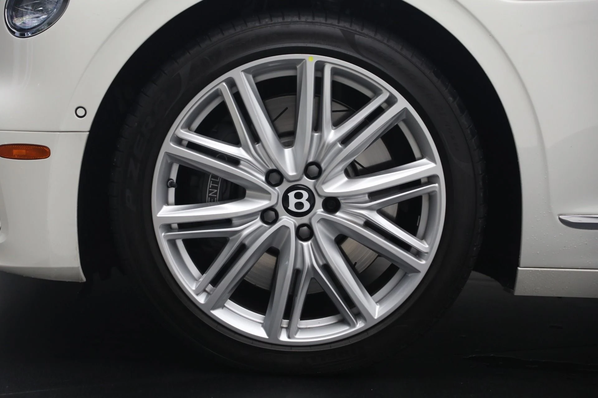 mph013_1860651279_Used_2024_Bentley_Flying_Spur_Hybrid_86748b331c