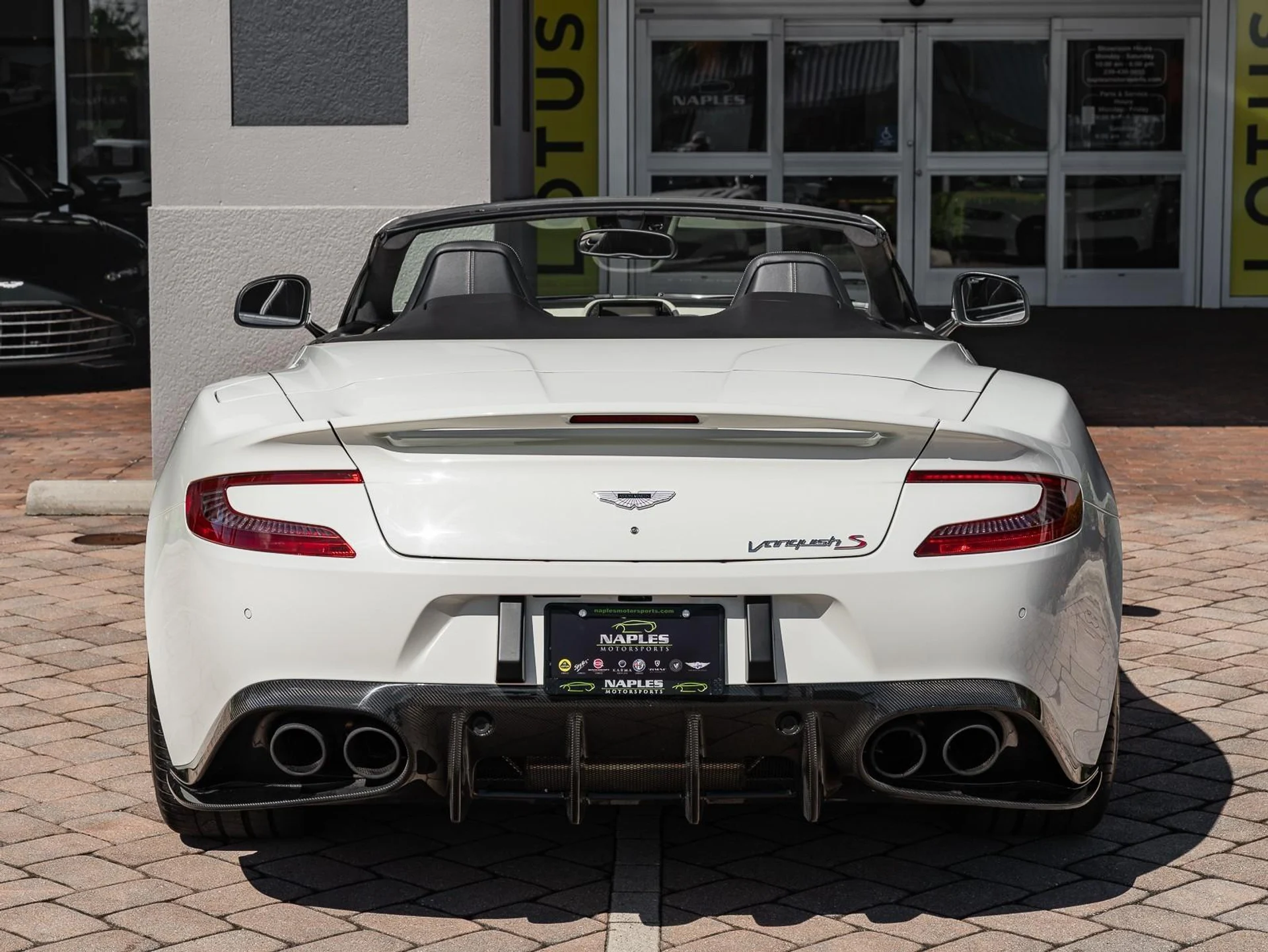 mph013_1876723432_Used_2018_Aston_Martin_Vanquish_S_1759353646_b15bc46890