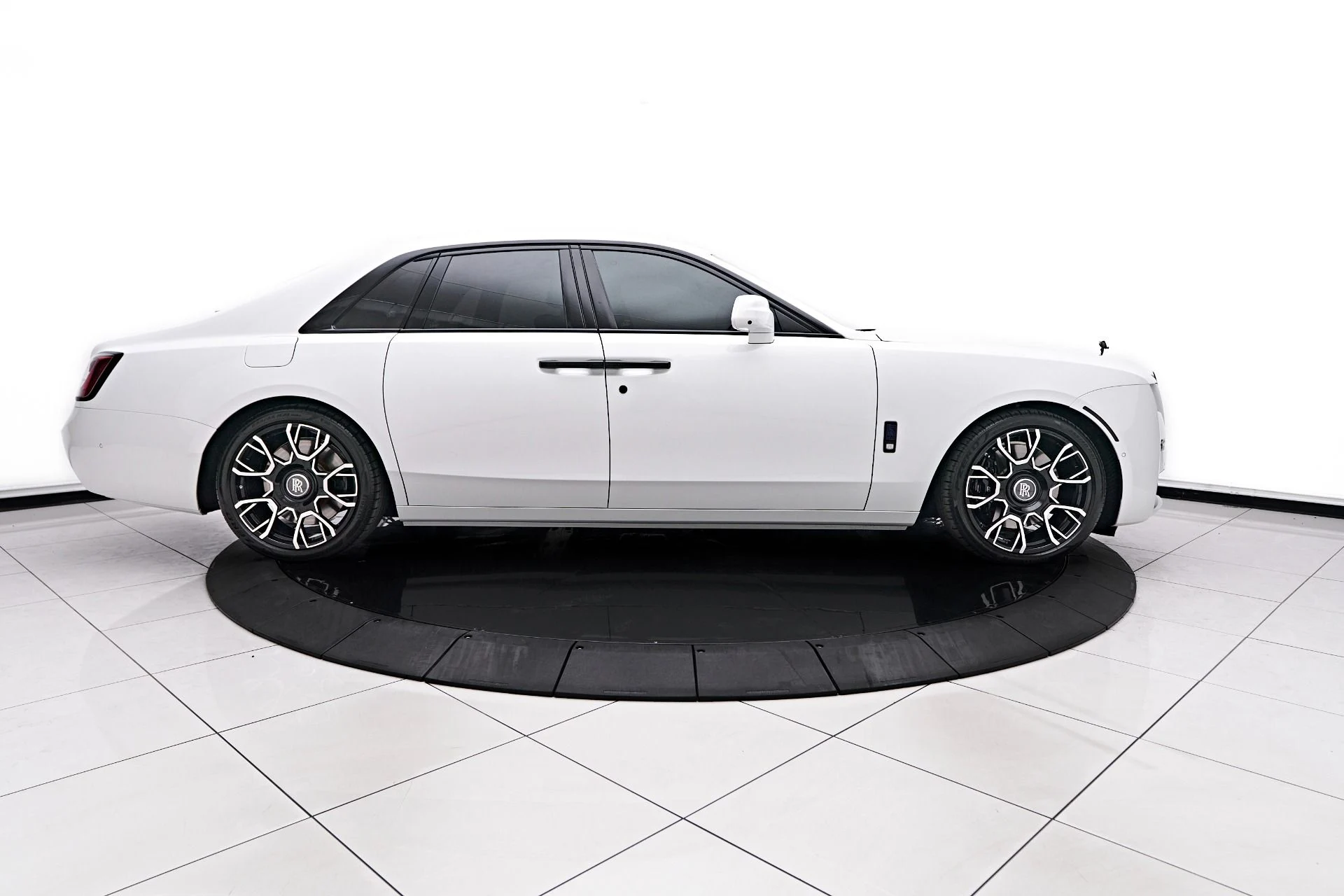 mph013_1891828830_Used_2024_Rolls_Royce_Ghost_Base_1757190817_319ab711d7