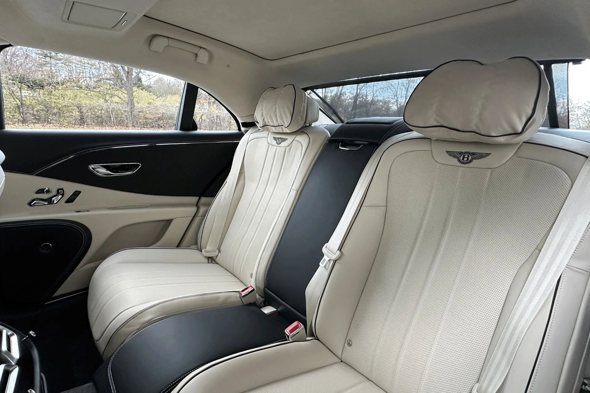 mph013_1895803321_New_2026_Bentley_Flying_Spur_1763621558_ffefc602ef