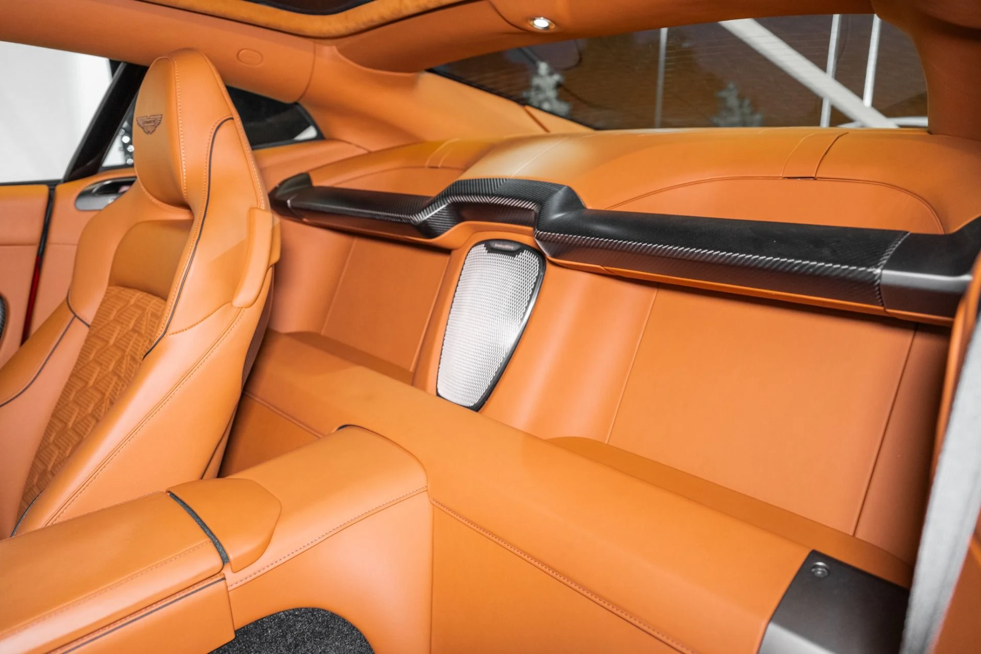 mph013_1895937058_Used_2025_Aston_Martin_Vanquish_1751746222_6b560f6cf5