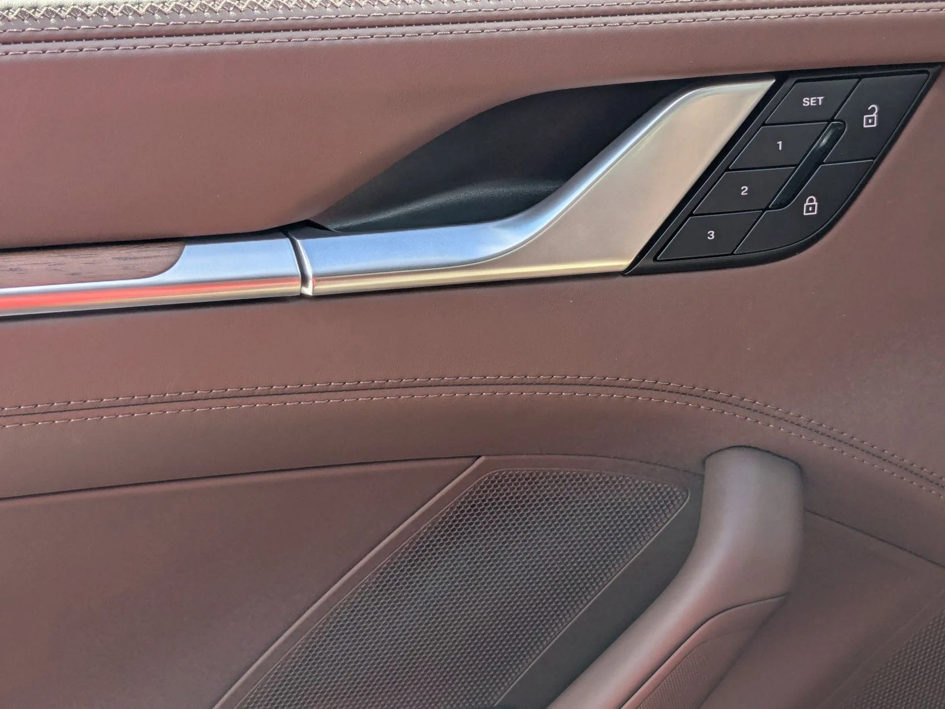 mph013_1896988645_26ed1186305f305e64e6c924da726853x_28151d9db0