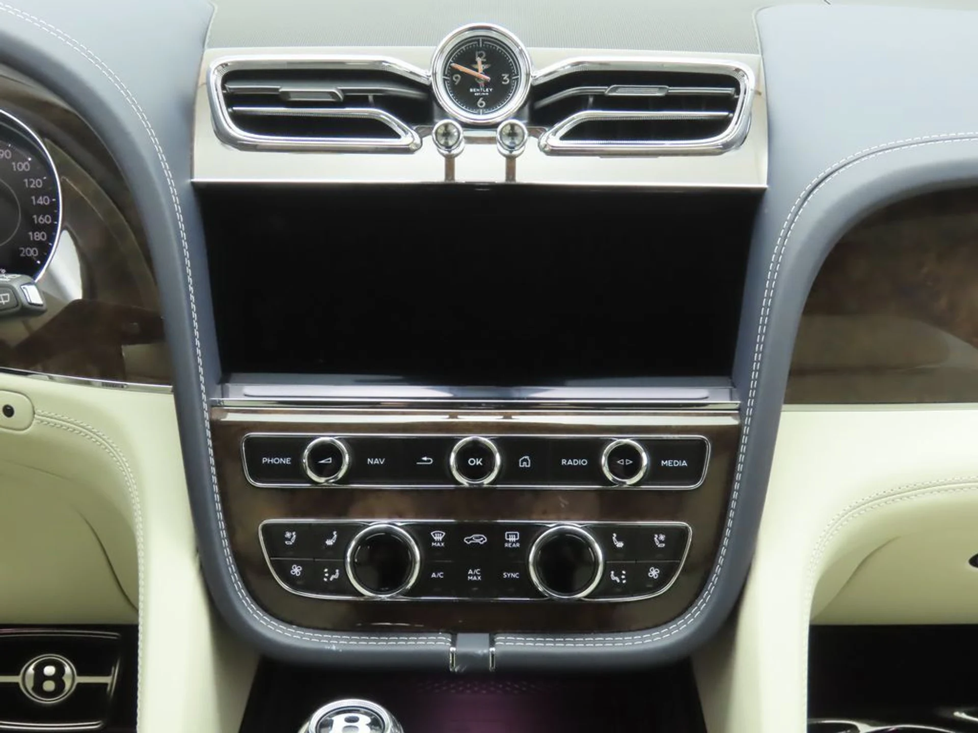 mph013_1898716522_new_2026_bentley_bentayga_8119_22957668_14_1024_f0097cdc89