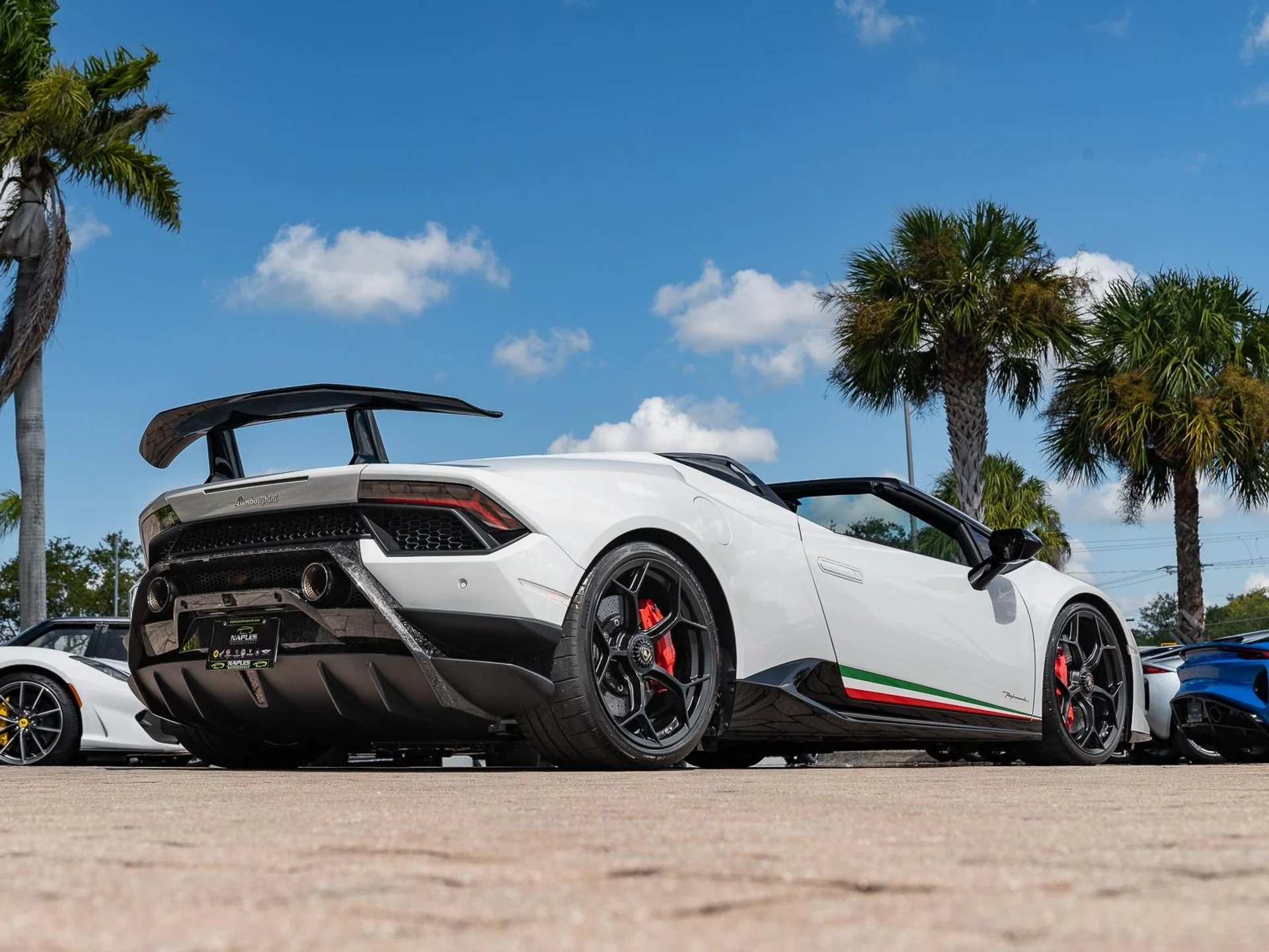 mph013_1900470052_Used_2018_Lamborghini_Huracan_Performante_Spyder_1761599125_b4fa13dafb