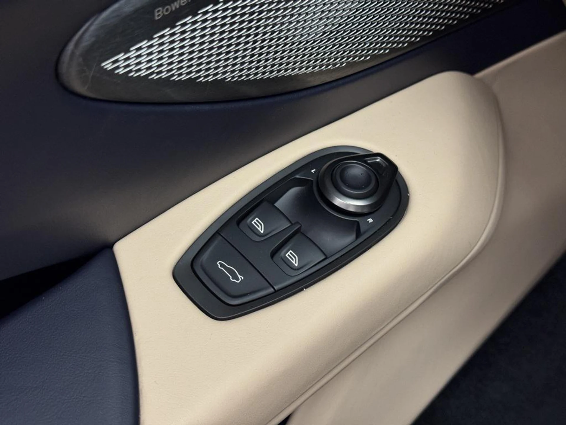 mph013_1900619851_BJ_0g_Hi_R_Vc_JY_0sw_af_c1k_B_Oes_40594552b1