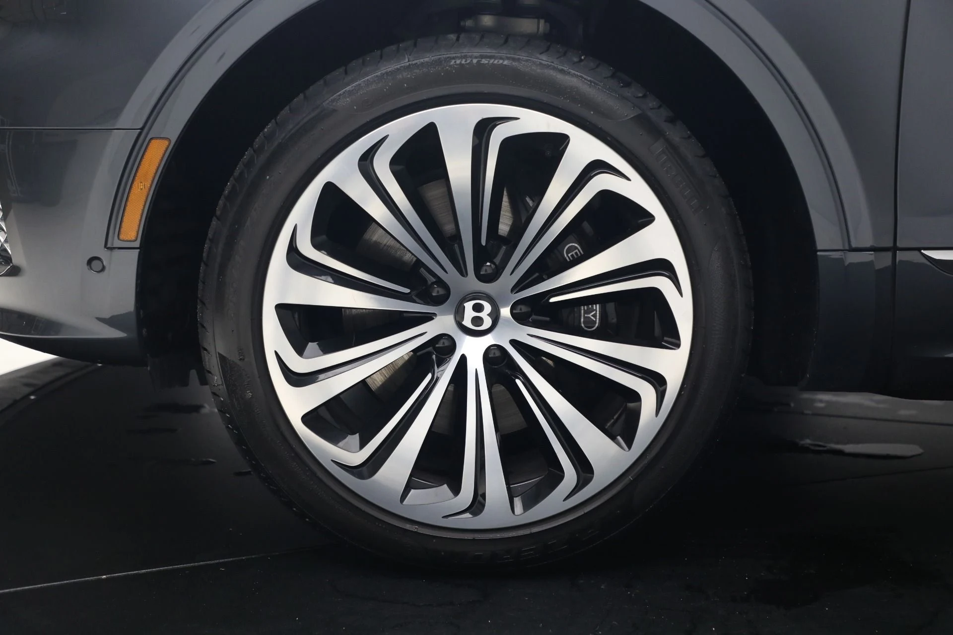 mph013_1908365839_Used_2026_Bentley_Bentayga_EWB_Azure_V8_1788463016_f0764b7d90