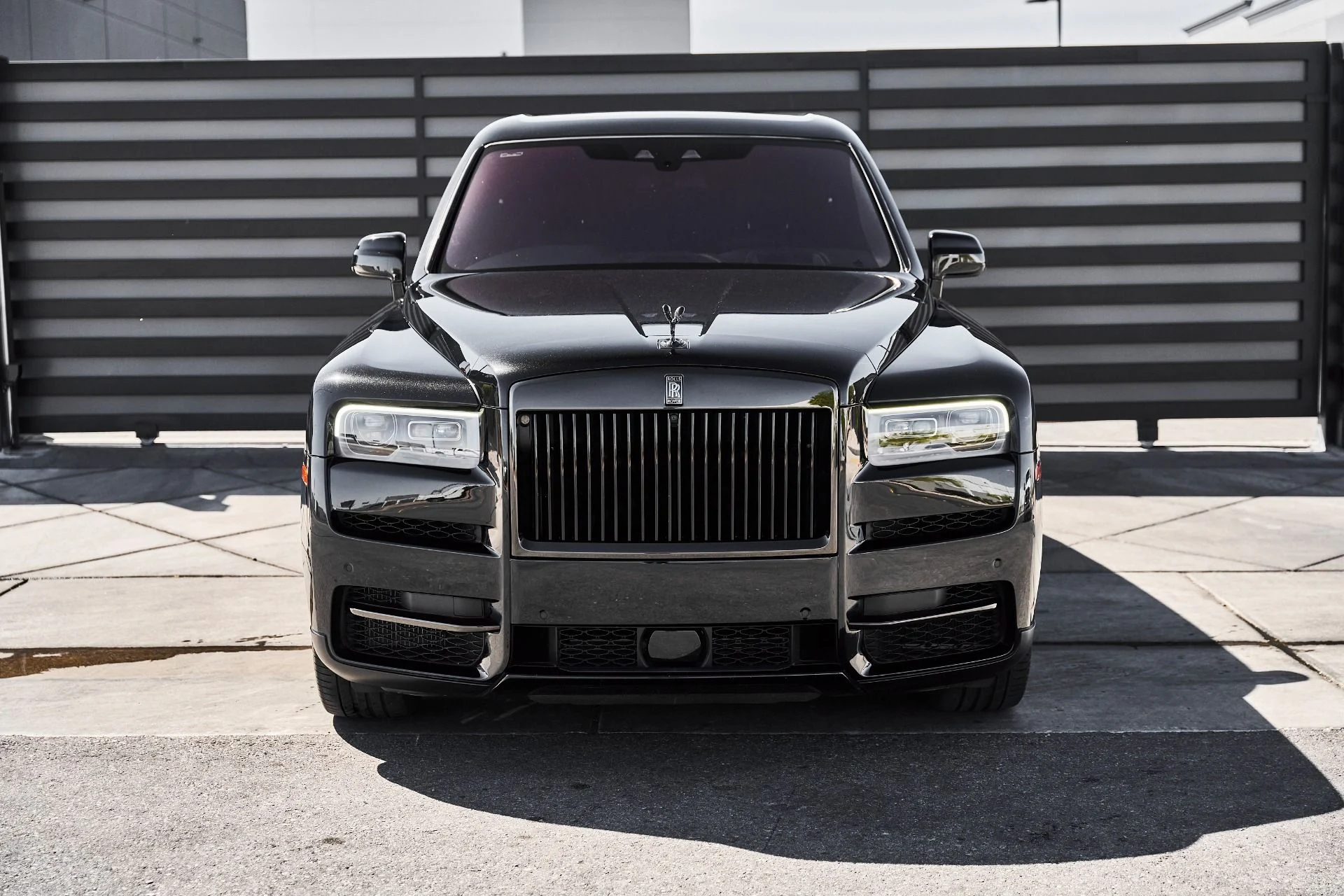 mph013_1912102921_Used_2022_Rolls_Royce_Cullinan_Base_1776452261_da3ac4463d