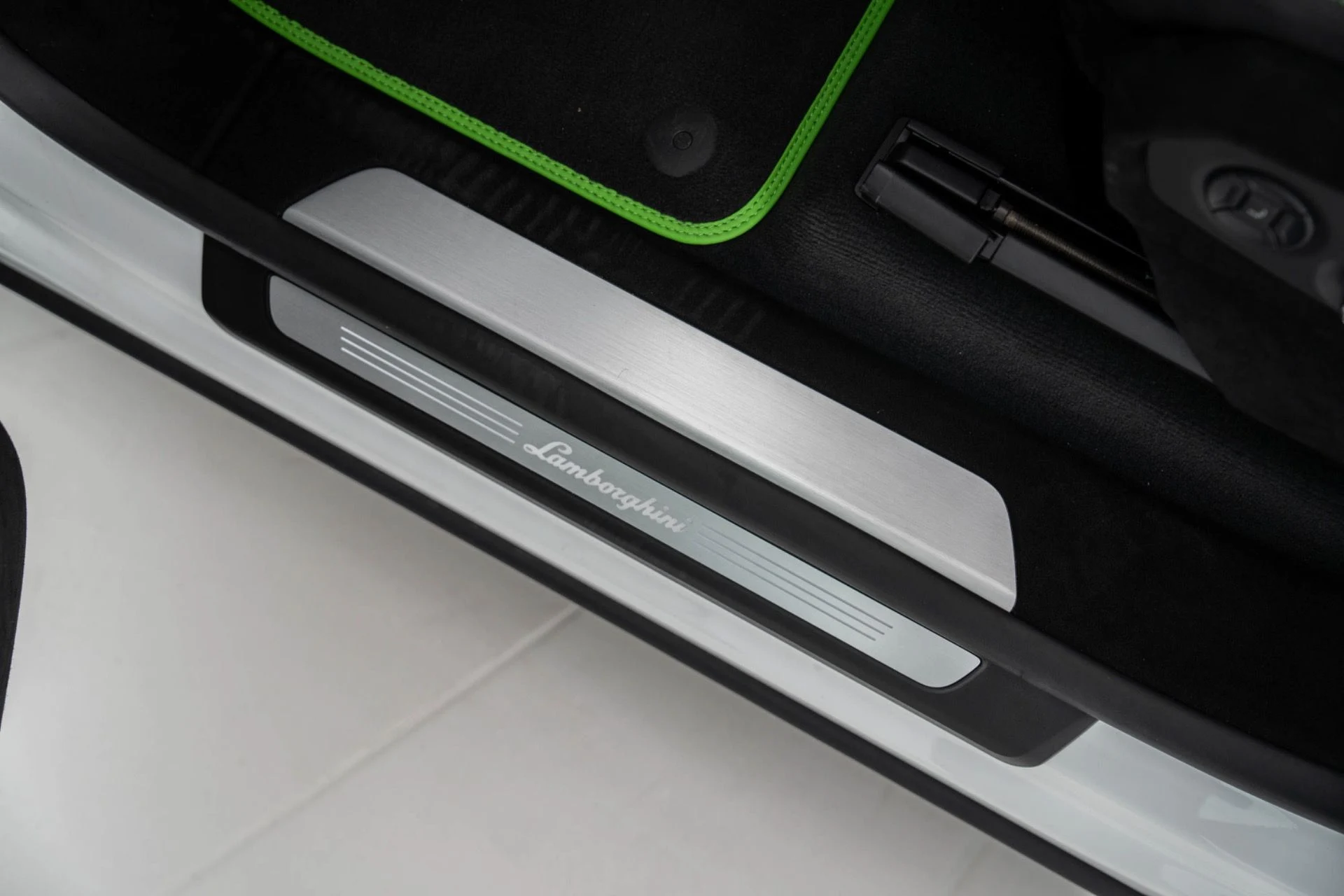 mph013_1912158464_Used_2024_Lamborghini_Urus_Performante_1775674451_198fd6bd7d