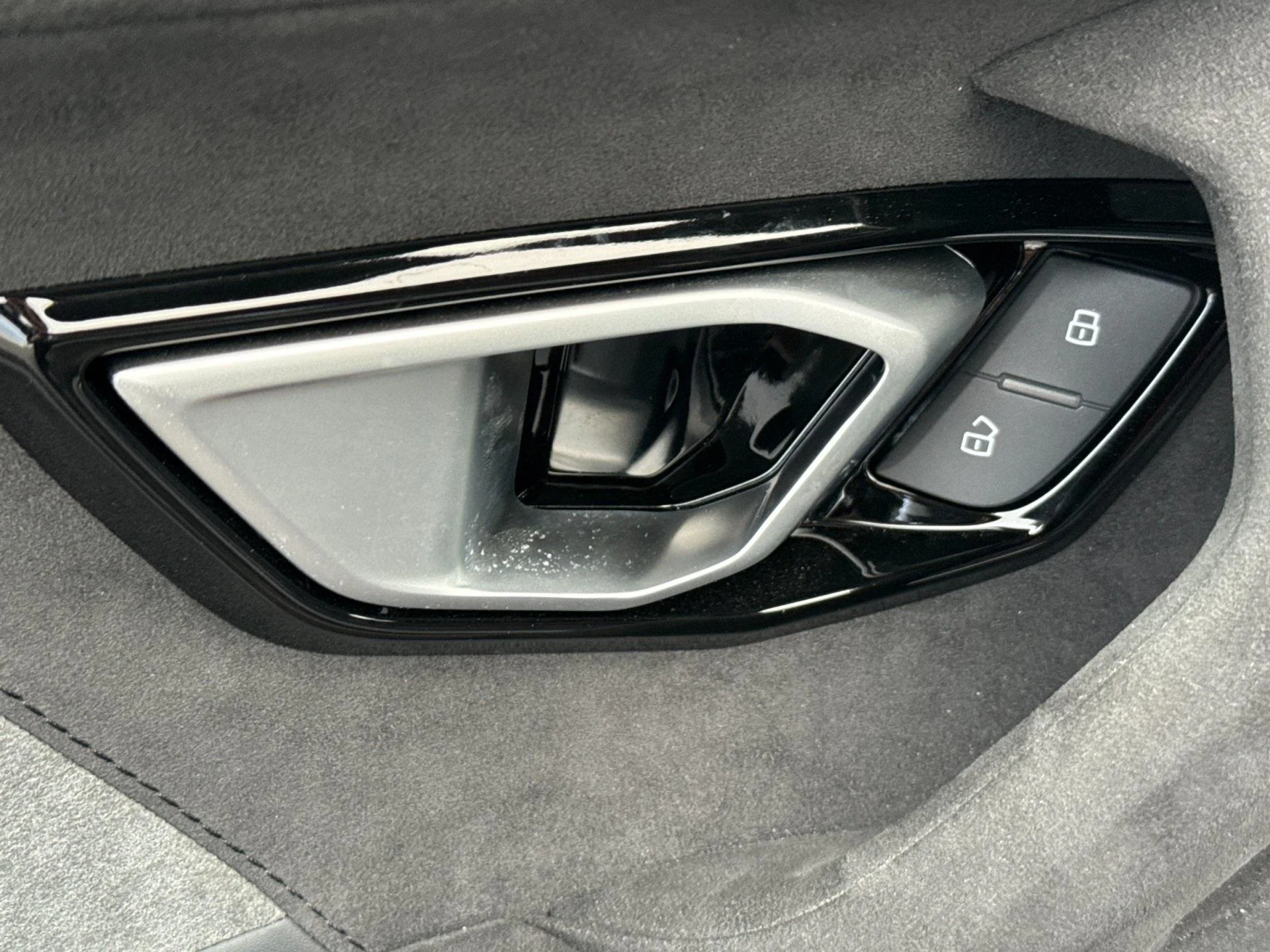 mph013_1914883114_Used_2024_Lamborghini_Huracan_Sterrato_Selezione_CPO_1769008633_9f35214e75