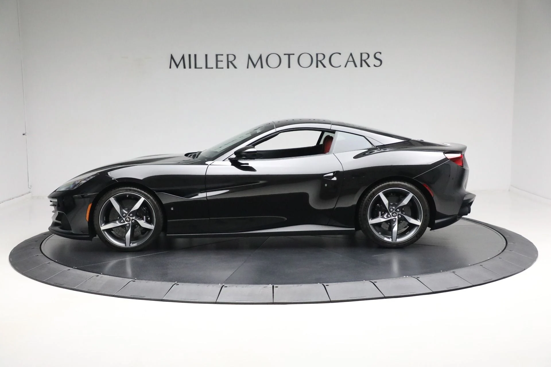 mph013_1915060809_Used_2023_Ferrari_Portofino_M_1718995337_7f30c52fa8