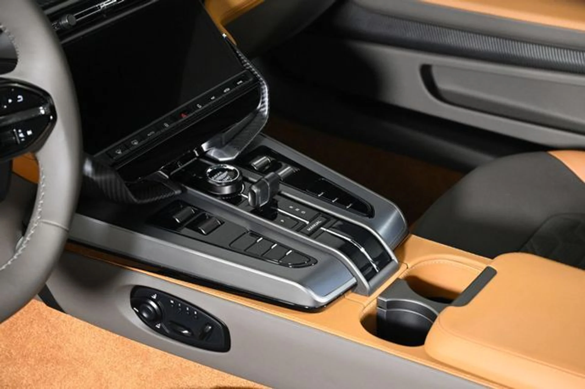 mph013_1919006017_new_2025_aston_martin_vanquish_coupe_11350_22897480_13_640_32a0c6d36f