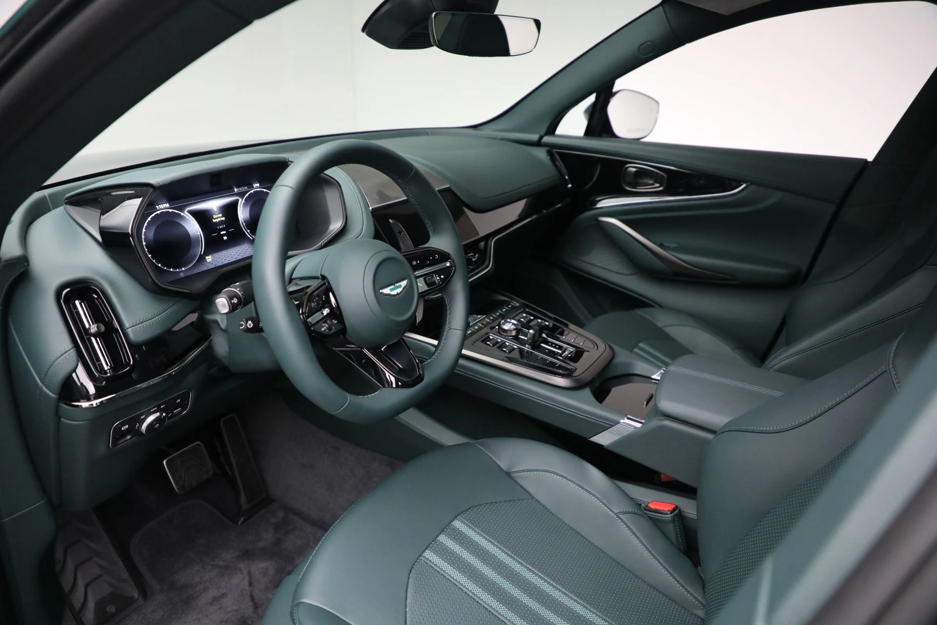 mph013_1927812121_New_2025_Aston_Martin_DBX_707_d5df2b94c1