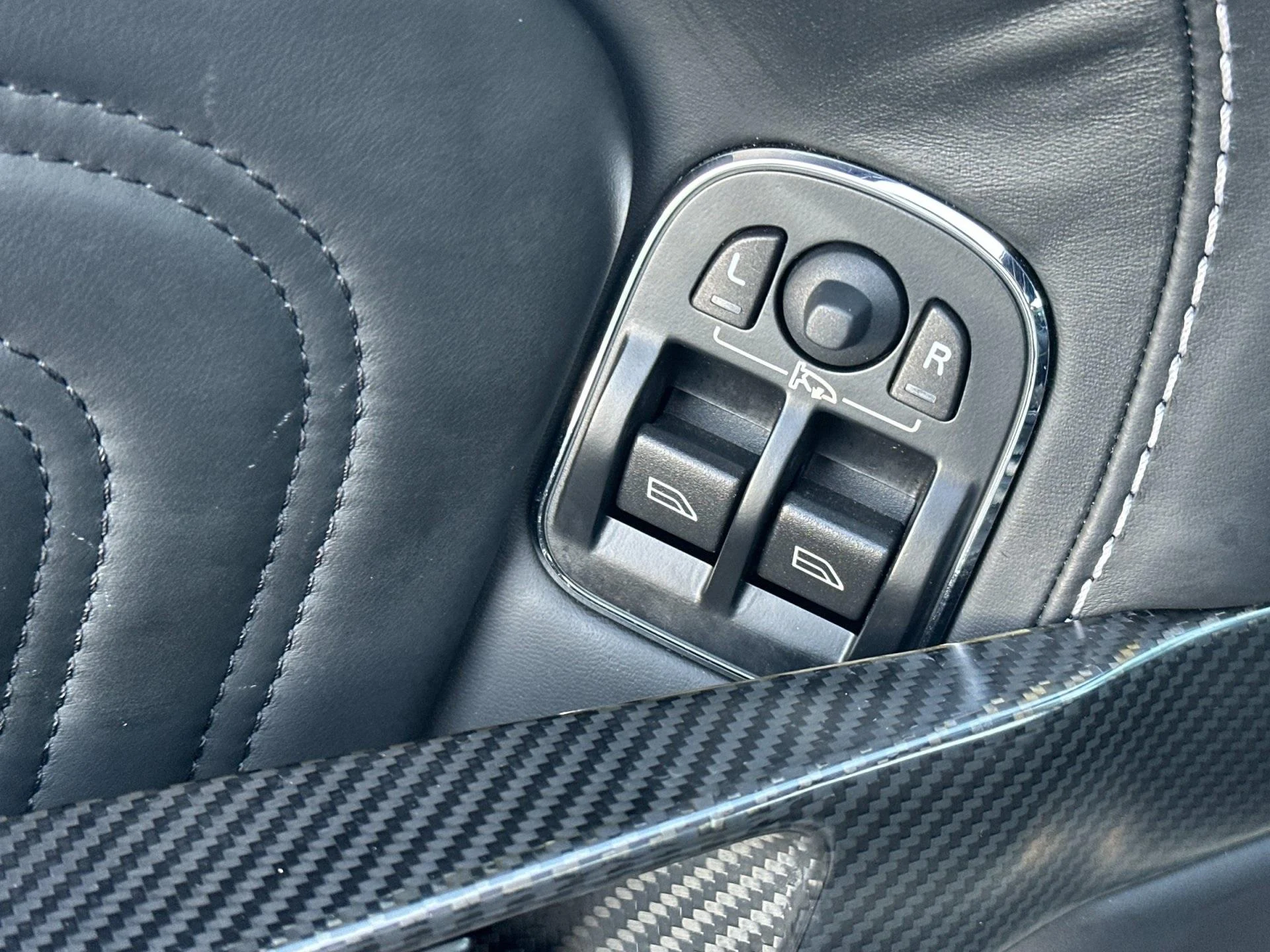 mph013_1931928637_Used_2011_Aston_Martin_DBS_Carbon_Black_1766224124_b130016dbc