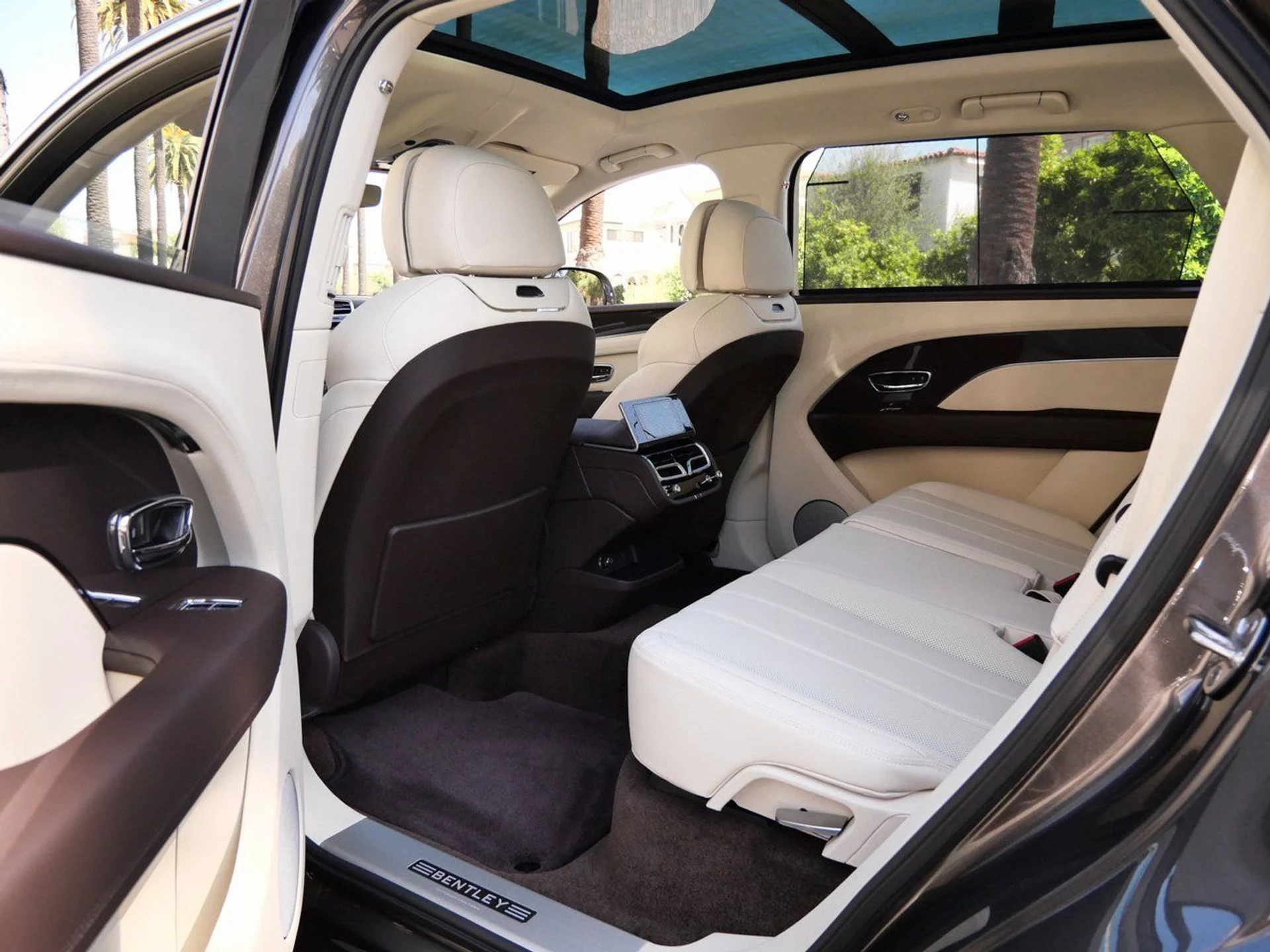 mph013_1932809802_ee89689bf4292f2da8c37fa9e83b8815x_bc092ff3e5