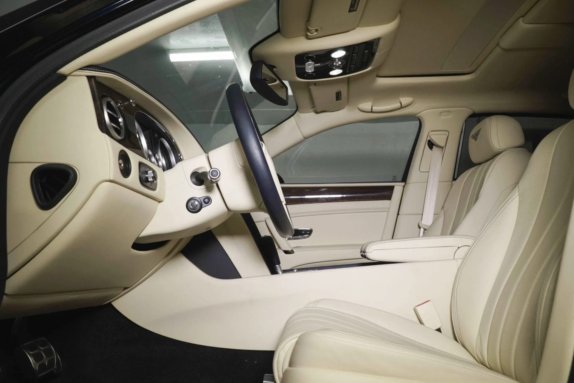 mph013_1945274461_Used_2014_Bentley_Flying_Spur_1787320963_3064f224e6