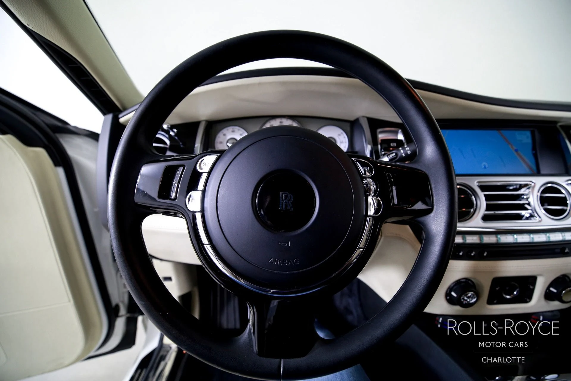 mph013_1947245583_Used_2012_Rolls_Royce_Ghost_1754583804_c6169a3dad