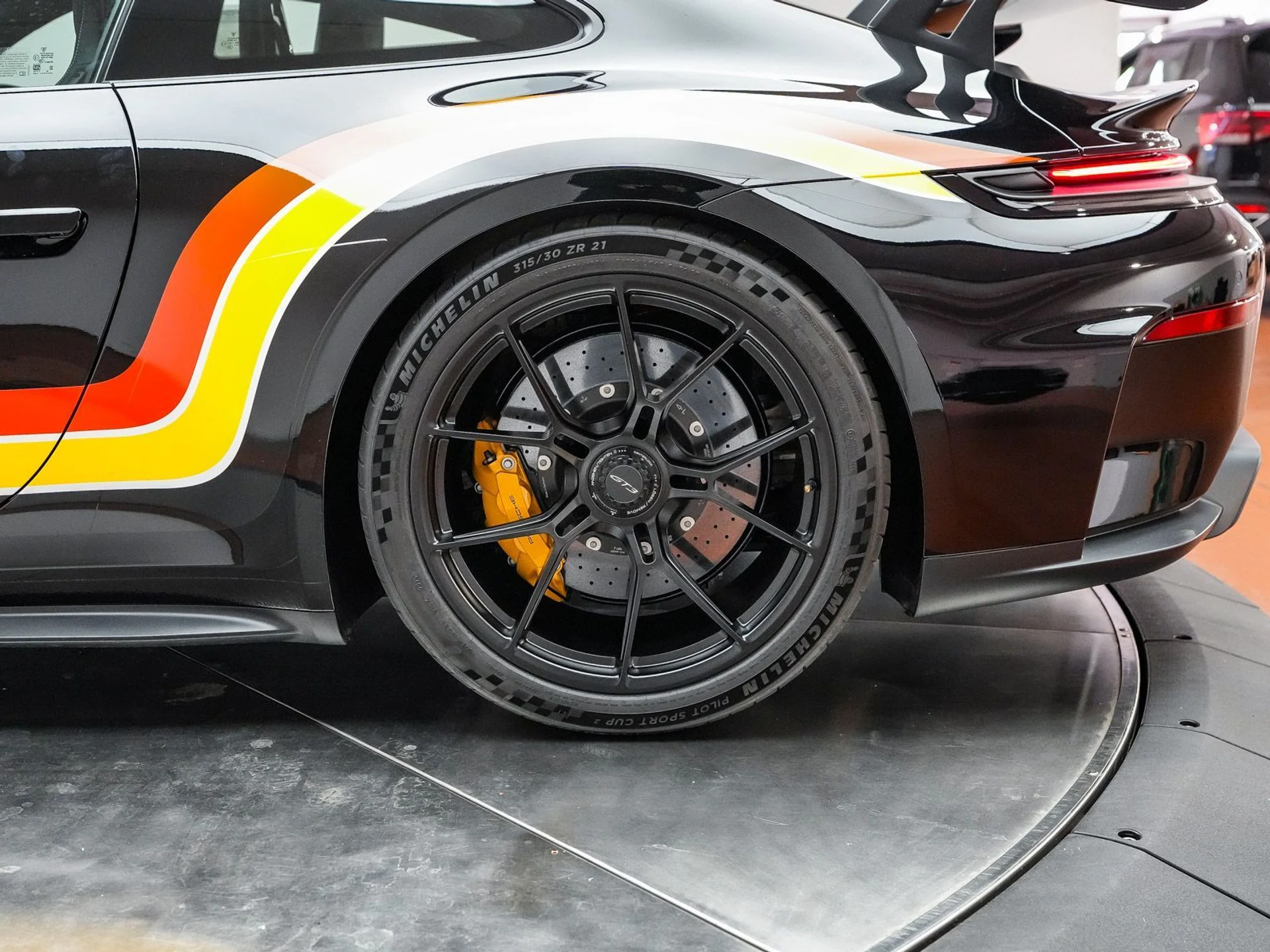 mph013_195794800_1fad49e9a28c5a6fb8b95ea42858e75fx_b2a3653cf1