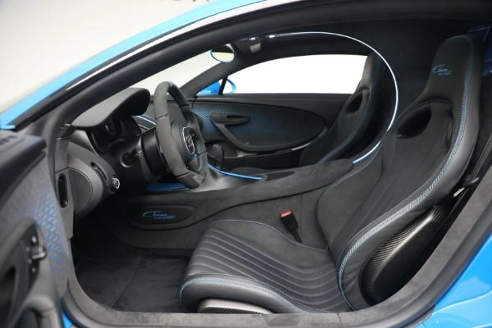 mph013_1958683607_Used_2021_Bugatti_Chiron_Pur_Sport_71fd272737