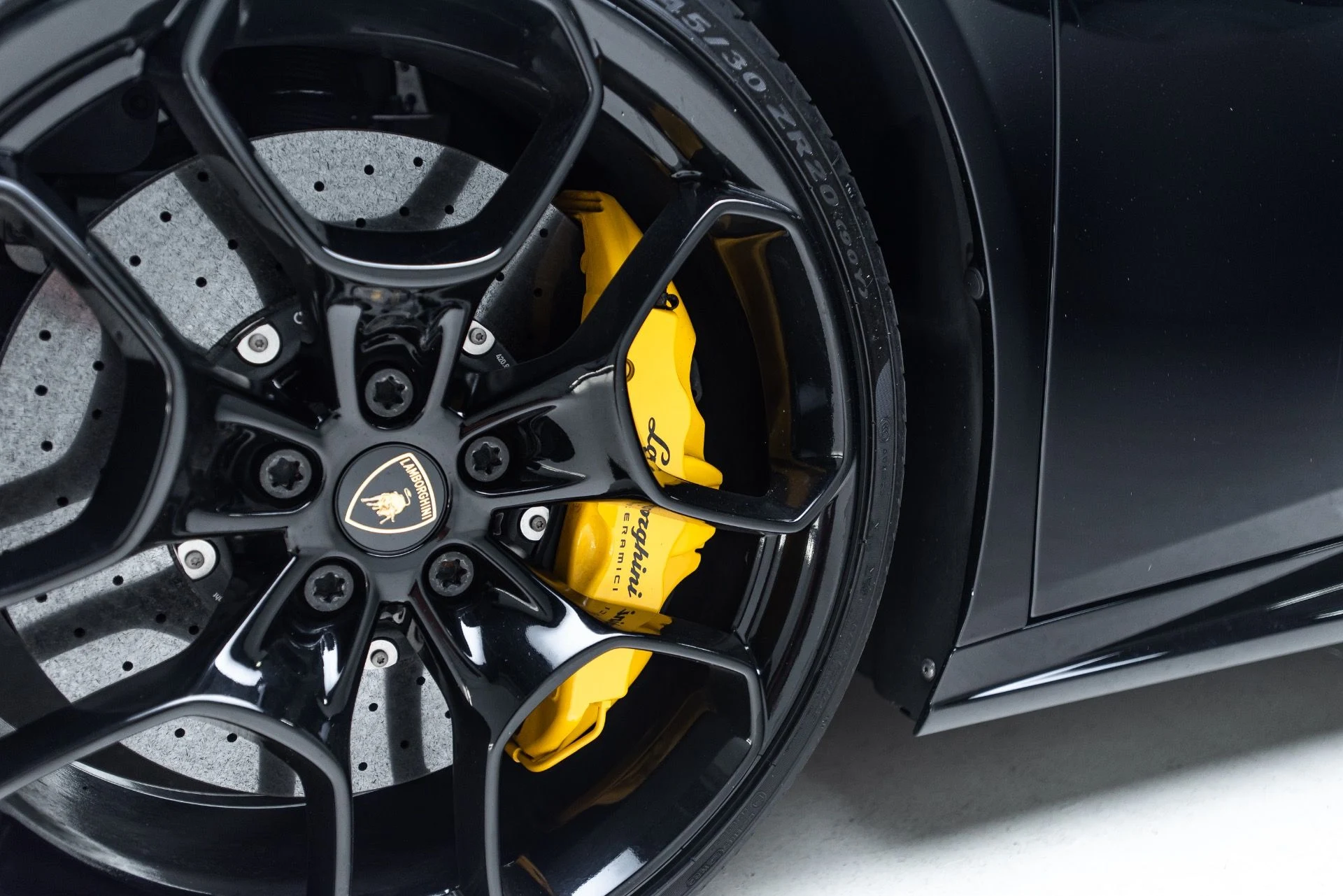 mph013_1958803308_Used_2016_Lamborghini_Huracan_LP_610_4_1786577538_9595723506