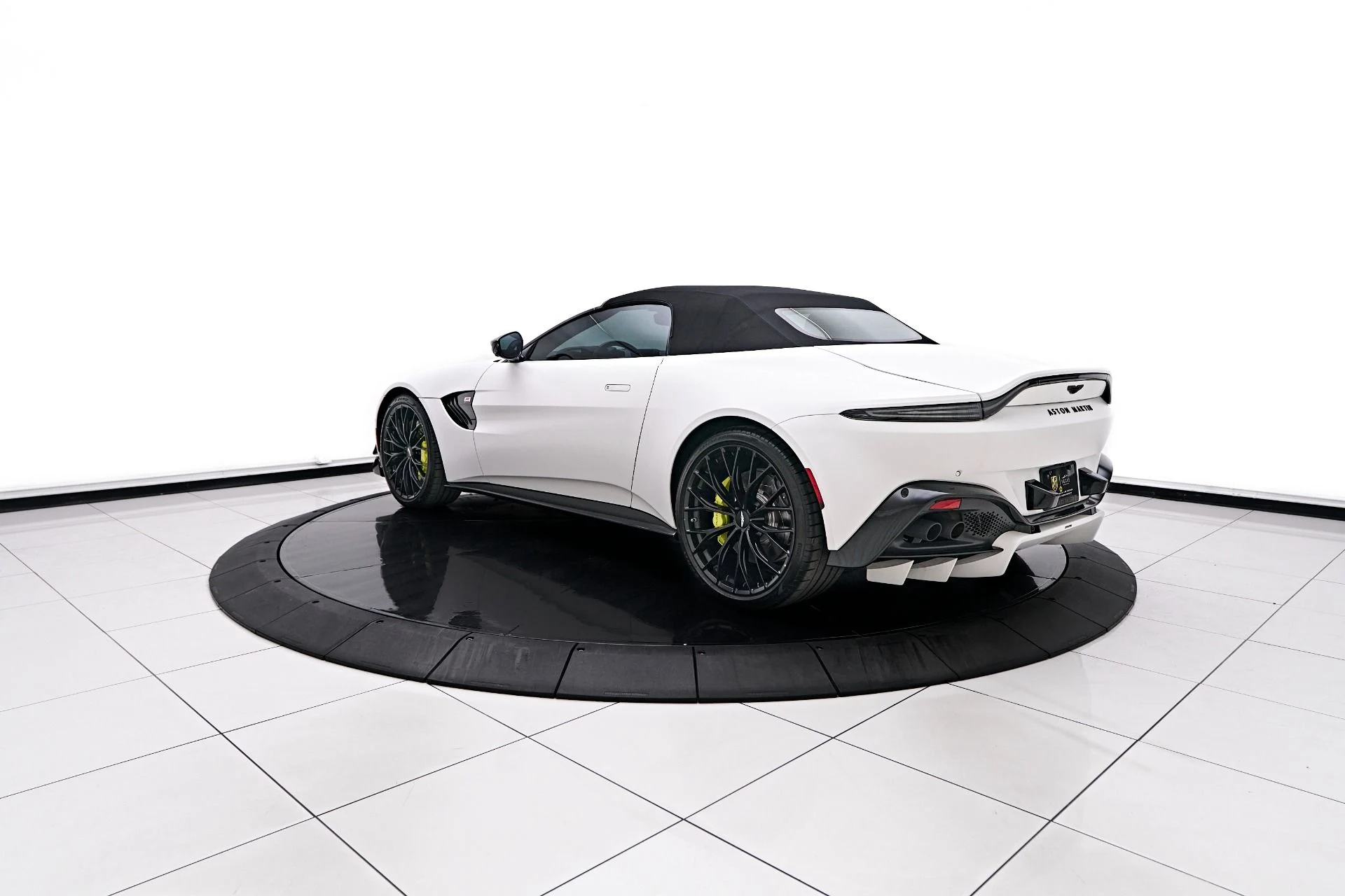 mph013_1963644240_Used_2023_Aston_Martin_Vantage_F1_Edition_1754013179_620925c3ec