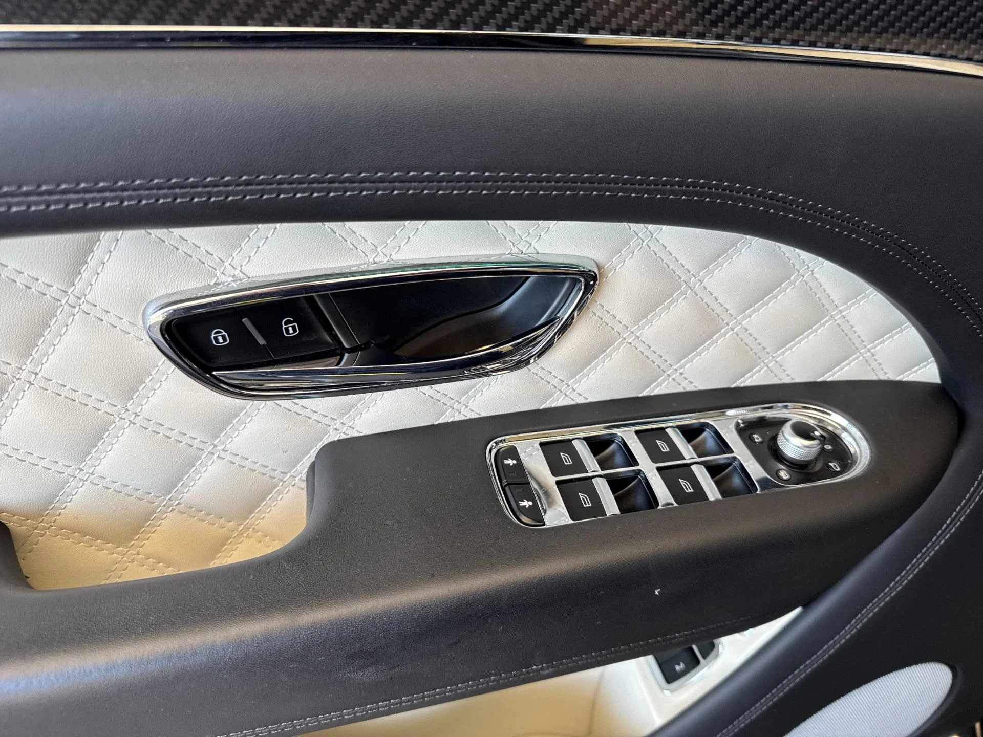 mph013_1971417508_Used_2022_Bentley_Bentayga_V8_1760603788_0994d6518e