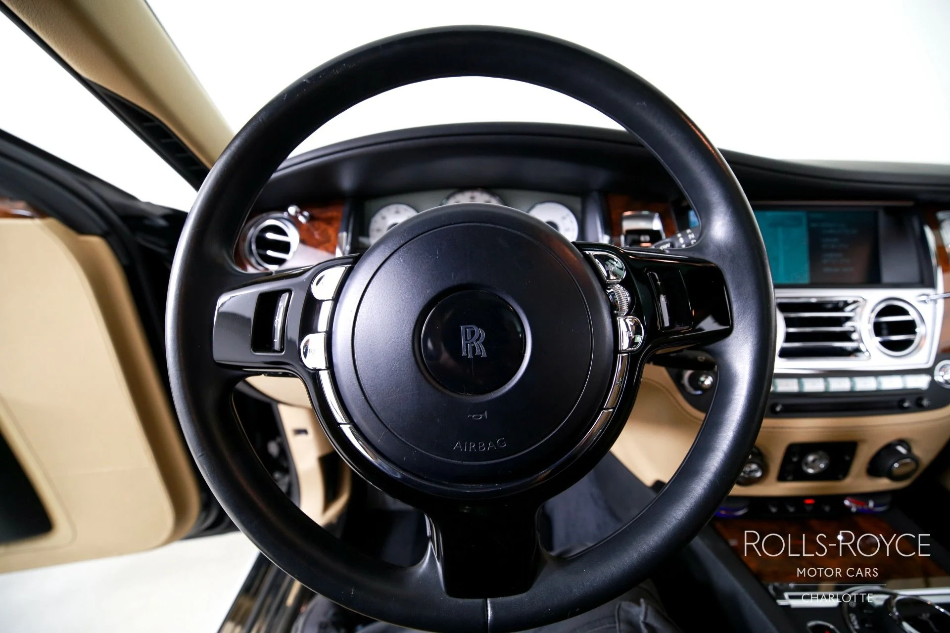 mph013_1976701110_Used_2014_Rolls_Royce_Ghost_1757714696_9dd1c3a143