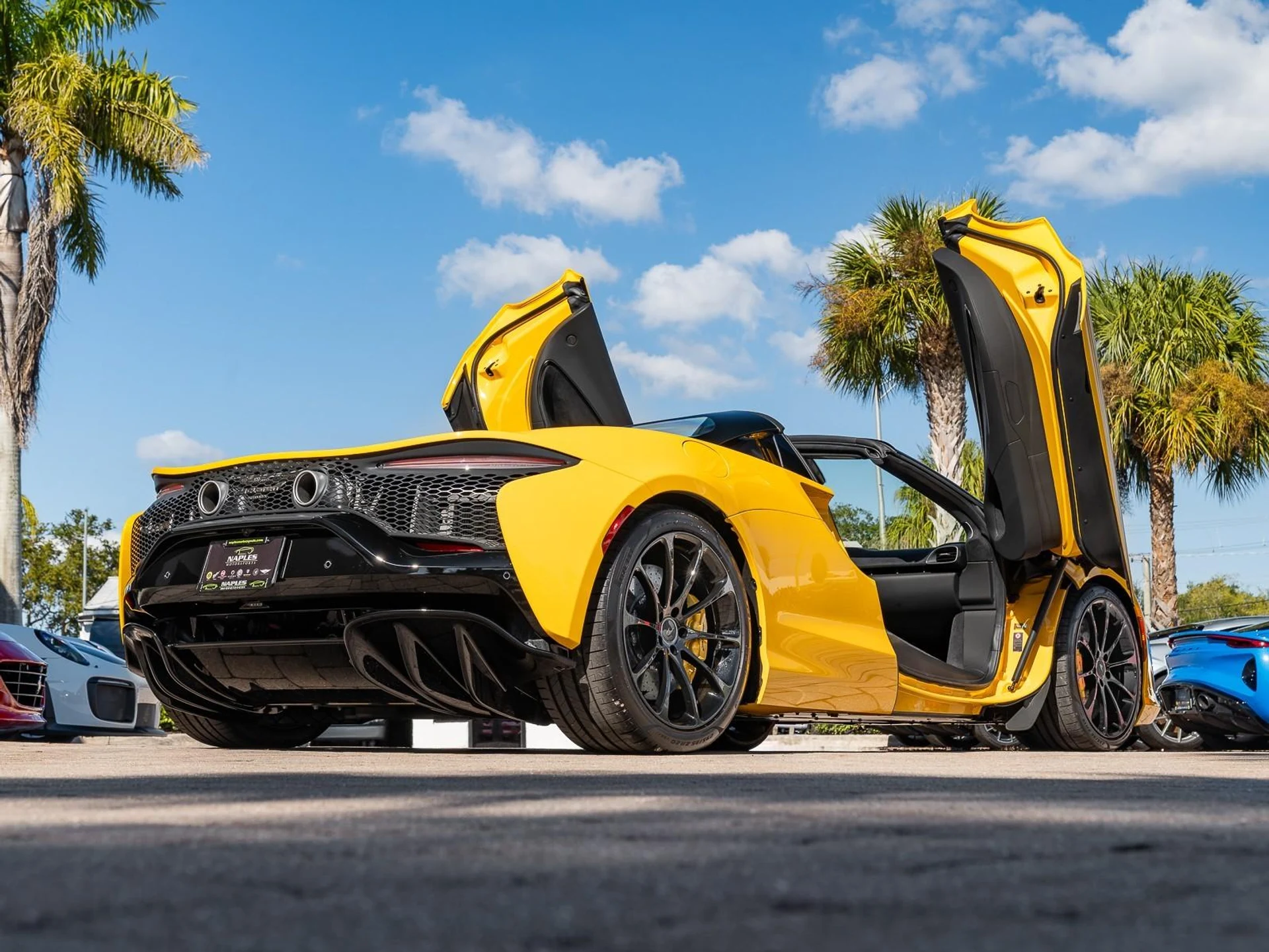 mph013_1985953575_Used_2025_Mc_Laren_Artura_Tech_Lux_1764082915_bcb135d54c