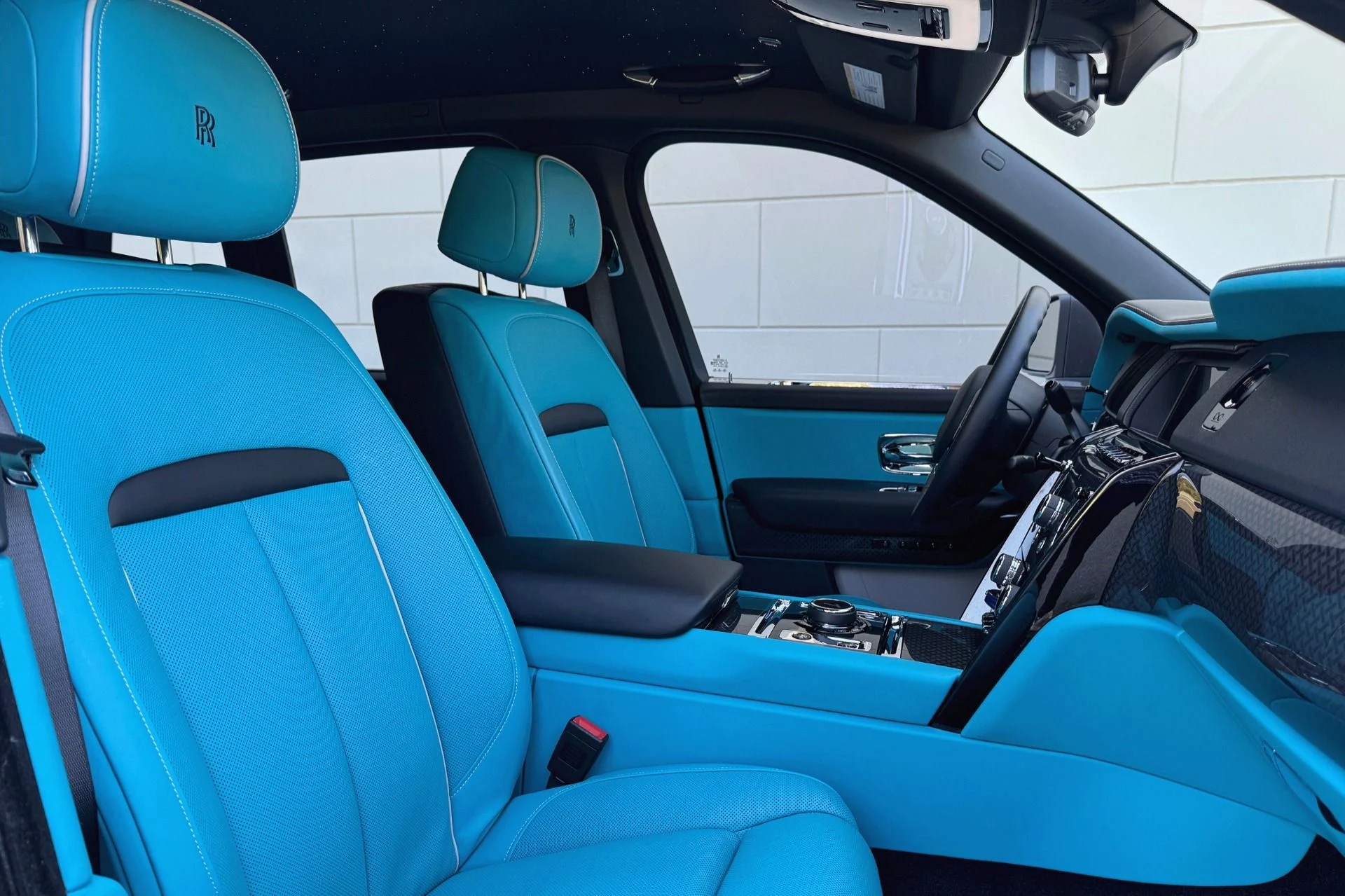 mph013_1997415870_Used_2022_Rolls_Royce_Black_Badge_Cullinan_1758544859_86fa5d5fb0