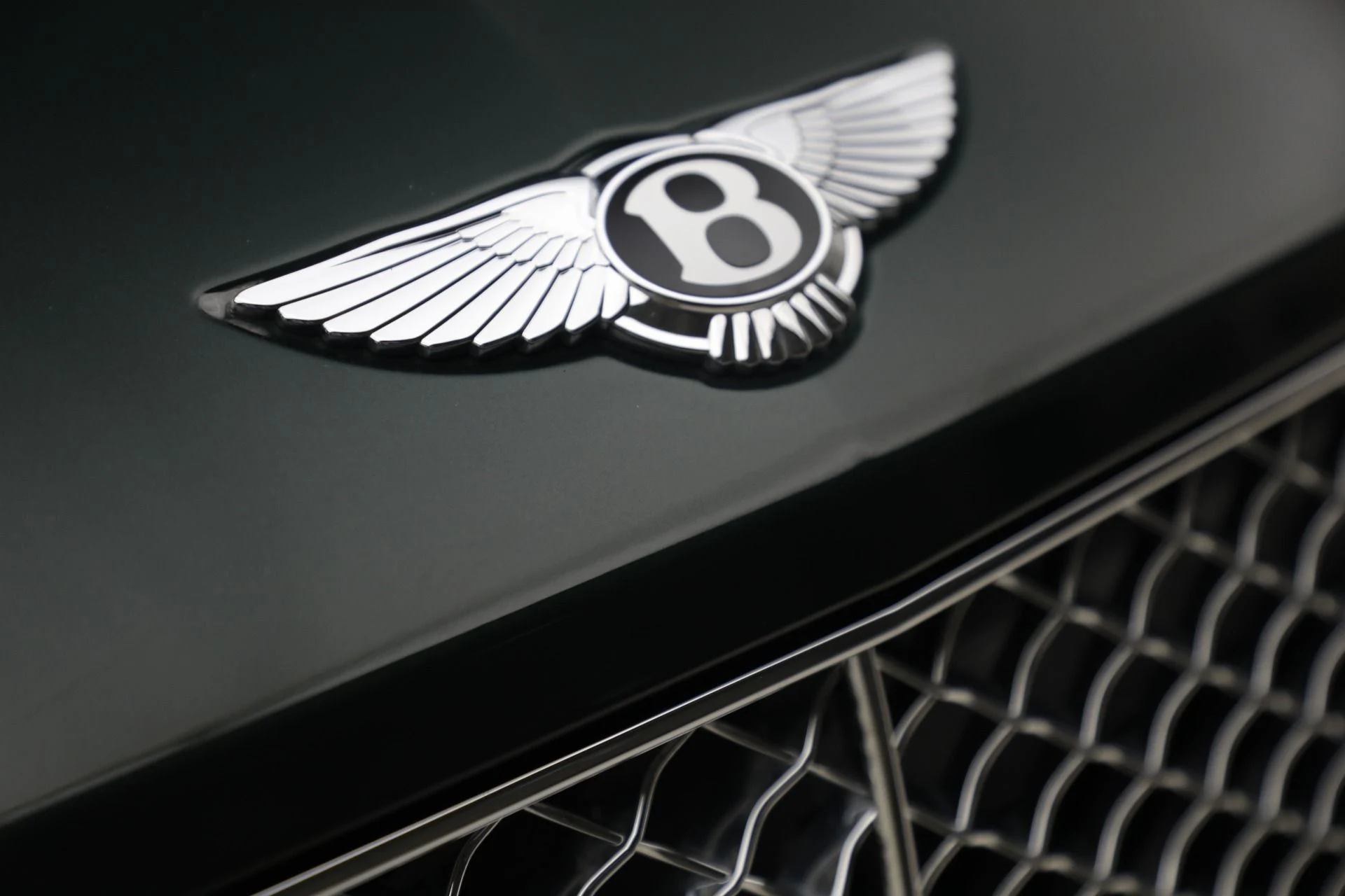 mph013_1998045165_New_2023_Bentley_Bentayga_V8_5cfafe9ca1
