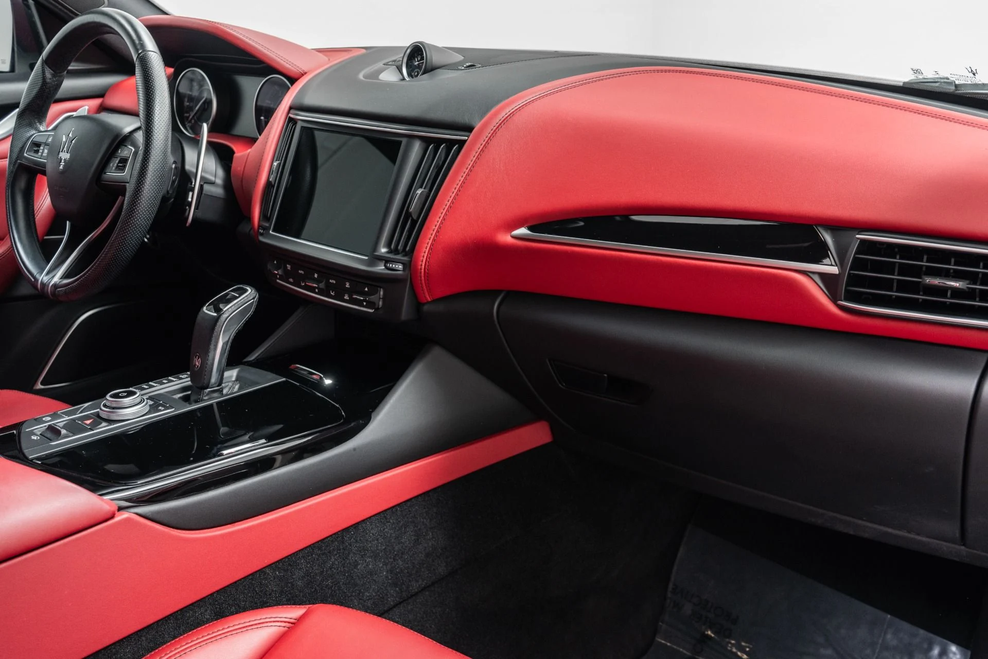 mph013_2007543195_Used_2022_Maserati_Levante_Modena_Nerissimo_Package_Comfort_and_Convenience_Package_1773694217_0a53543084