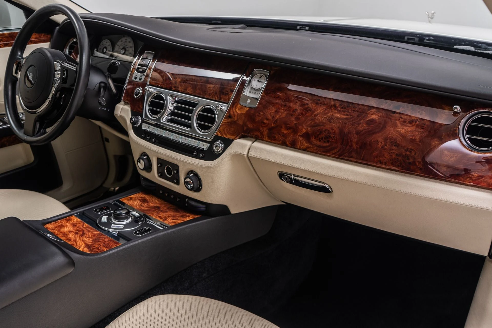 mph013_2018943904_Used_2010_Rolls_Royce_Ghost_1777319383_179b51fe37