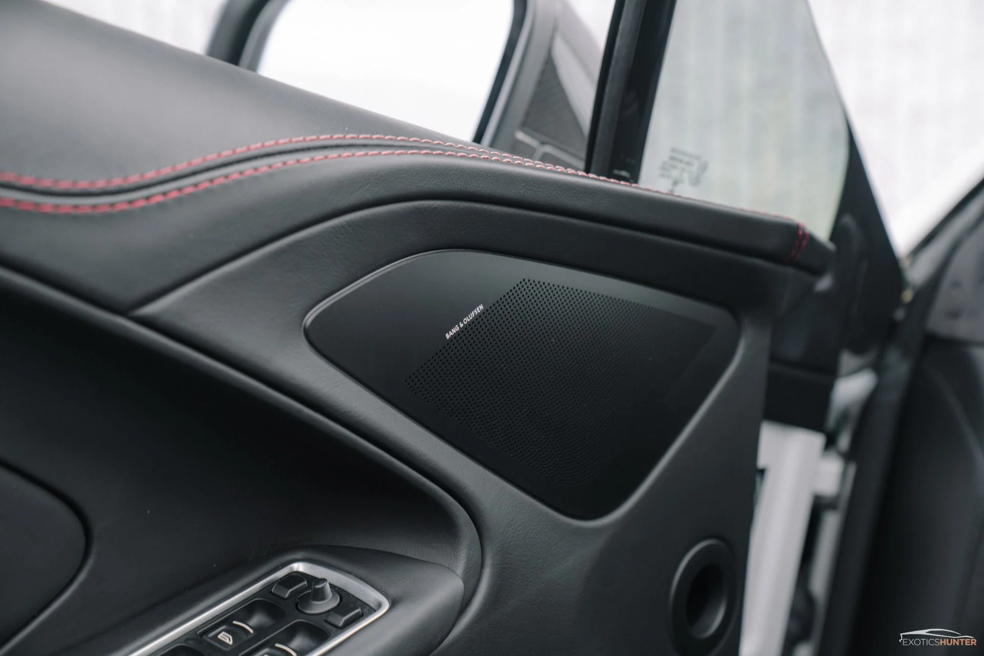 mph013_202033244_Used_2014_Aston_Martin_Vanquish_Carbon_Everything_1756333397_79c3a19383