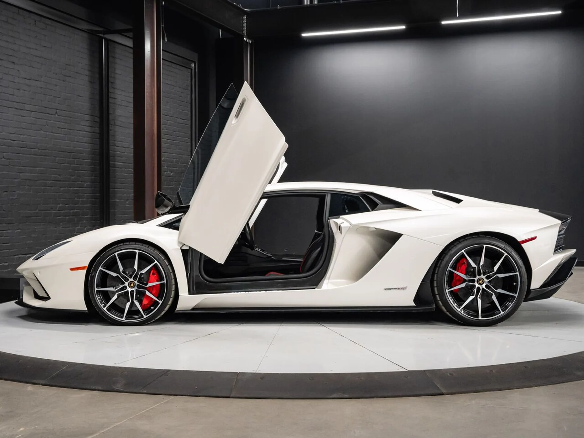 mph013_2027649765_lamborghini_aventador_2017_760bbf2c82