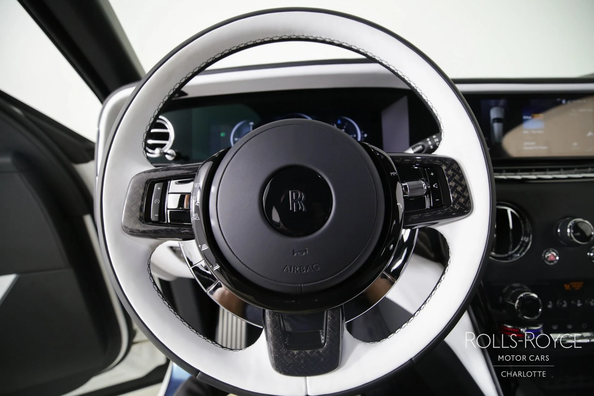 mph013_2030268975_Used_2025_Rolls_Royce_Black_Badge_Cullinan_1734452327_84ab8f4b96