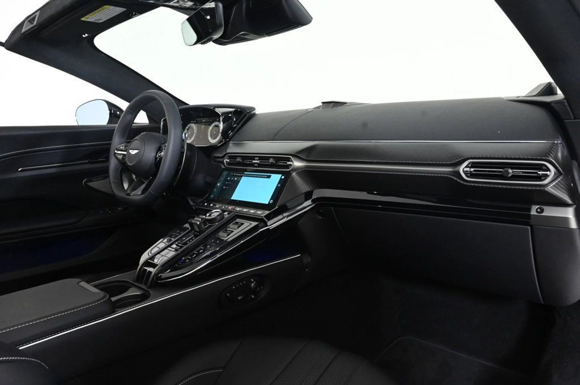mph013_2033102427_new_2026_aston_martin_vantage_roadster_11350_22950965_14_1024_680cdd3e57