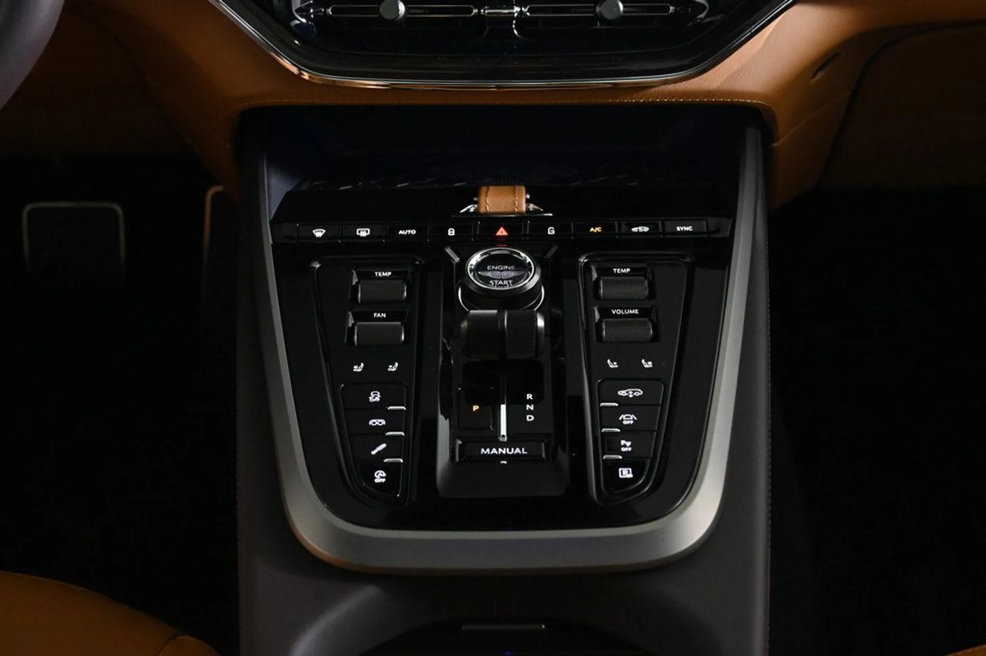 mph013_2034964664_new_2026_aston_martin_dbx_707awd_11350_22968765_13_1024_7329c62087