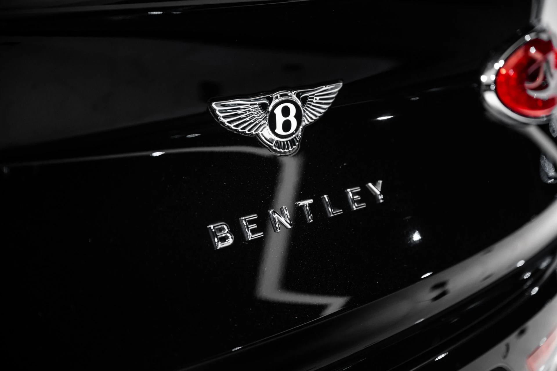 mph013_2043772975_Used_2022_Bentley_Bentayga_V8_1773164215_d4431afc3d