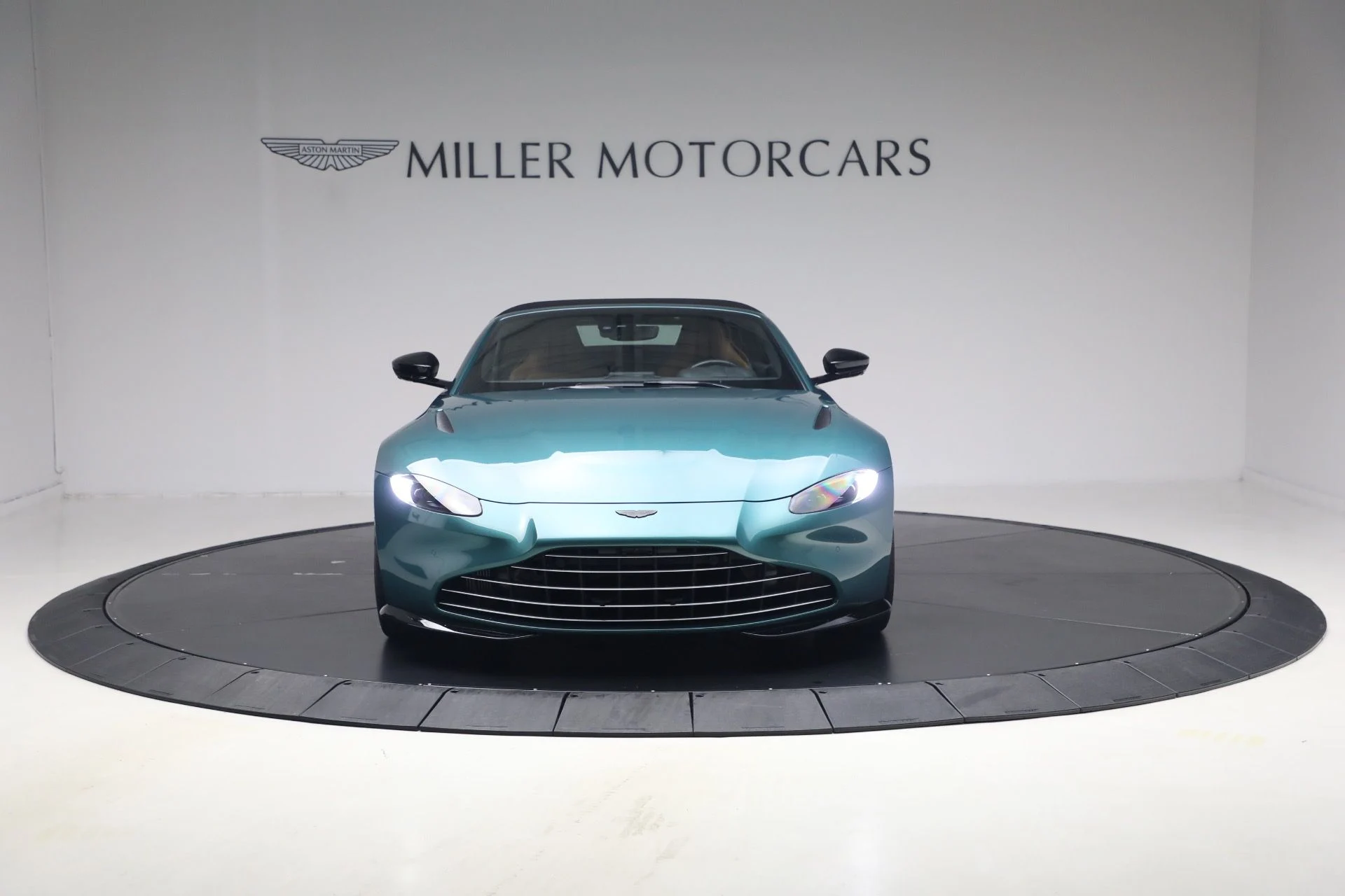 mph013_2048456675_Used_2023_Aston_Martin_Vantage_V8_1791917155_bba598b799