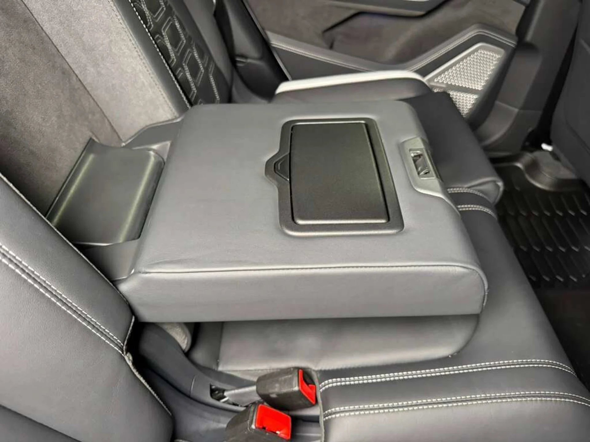 mph013_205066310_0ed98375f2da49f17c6781b4fcf68245_94032880f7