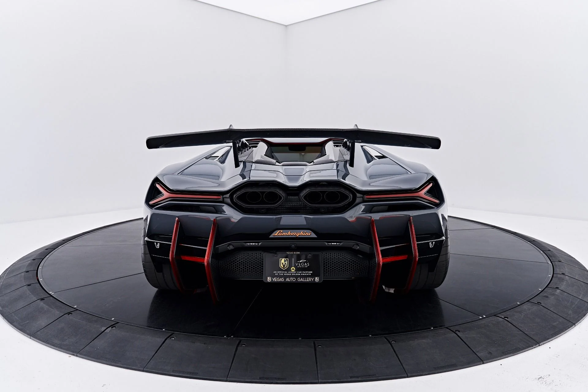 mph013_2052037807_Used_2024_Lamborghini_Revuelto_Base_1789623357_de1d8a880e